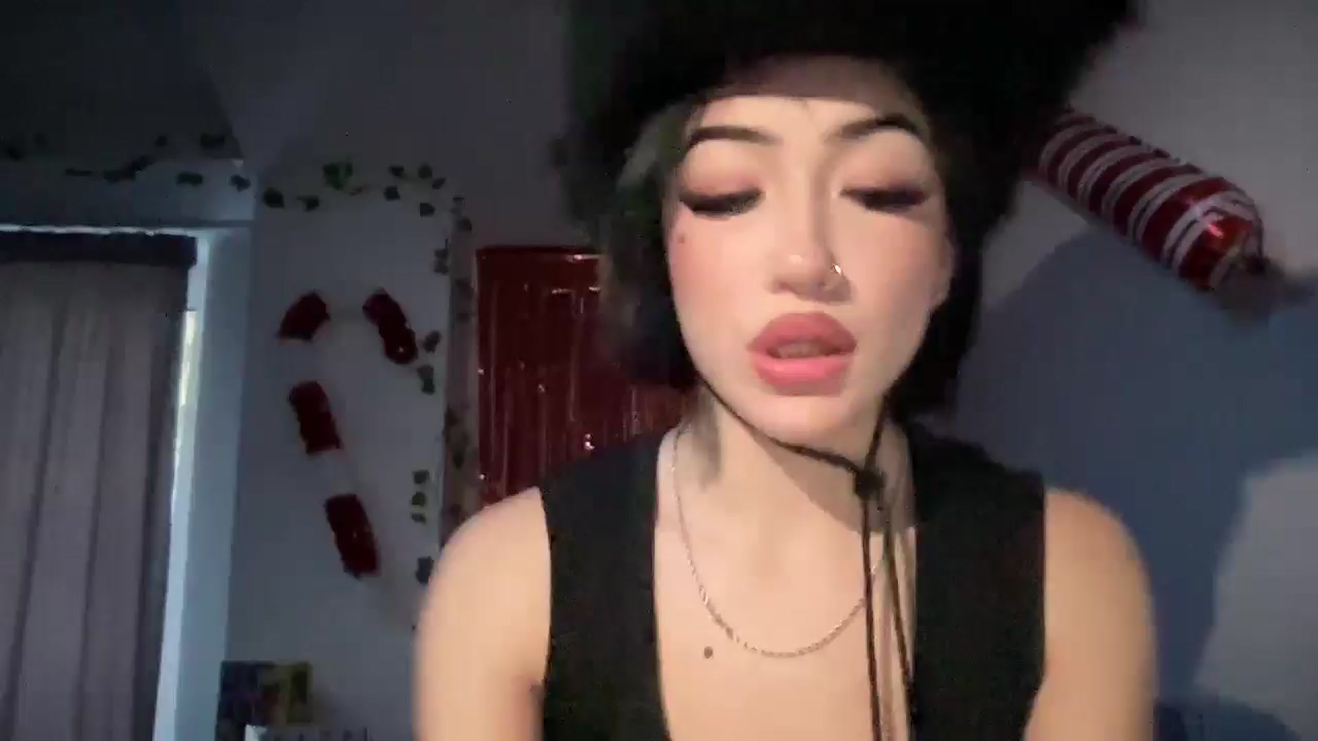 Gallery image thumbnail from Young_Evil's myfreecams stream on, 01/01/2026, 14:23 image 17 of 20