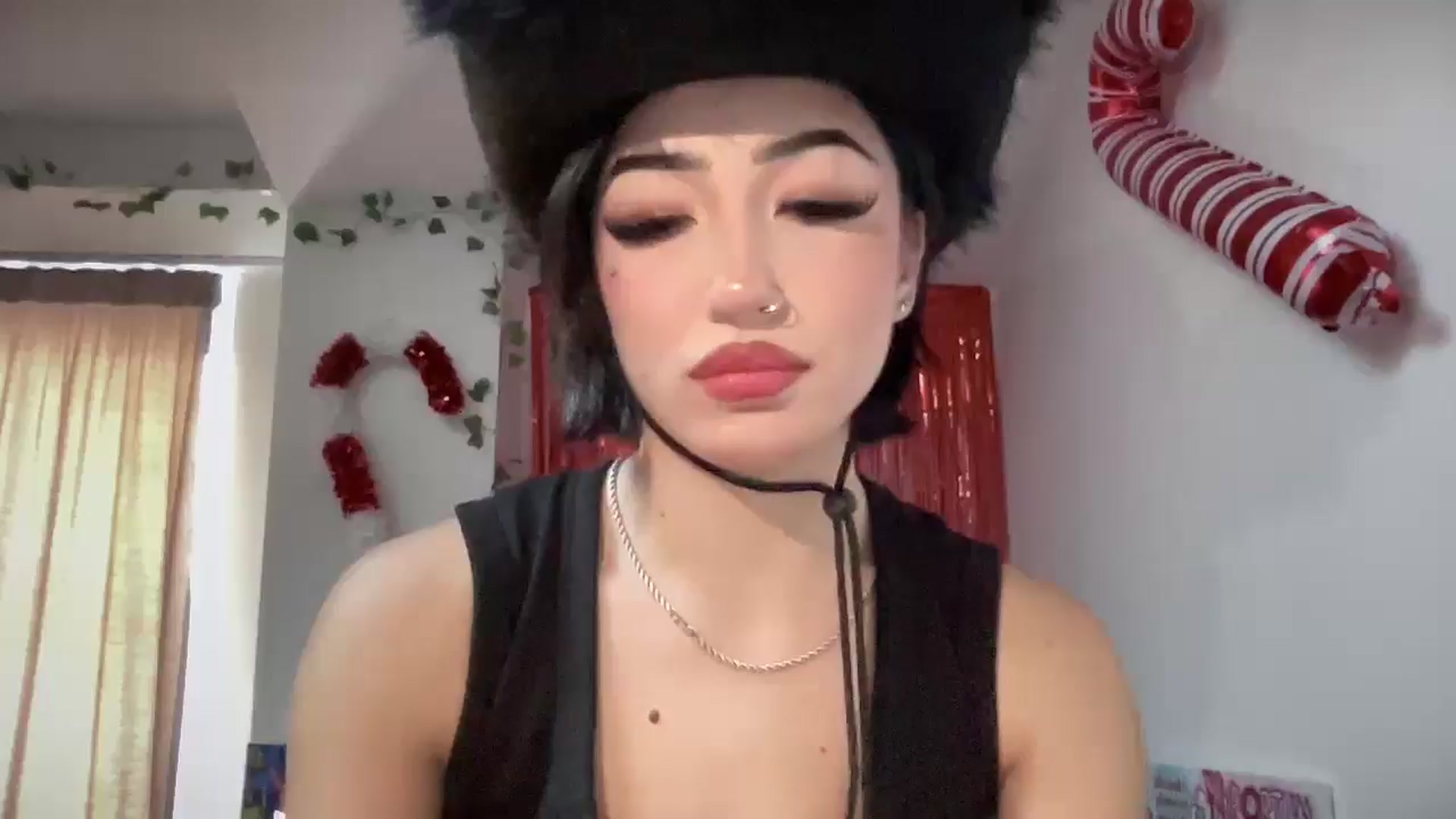 Gallery image thumbnail from Young_Evil's myfreecams stream on, 01/01/2026, 14:23 image 1 of 20