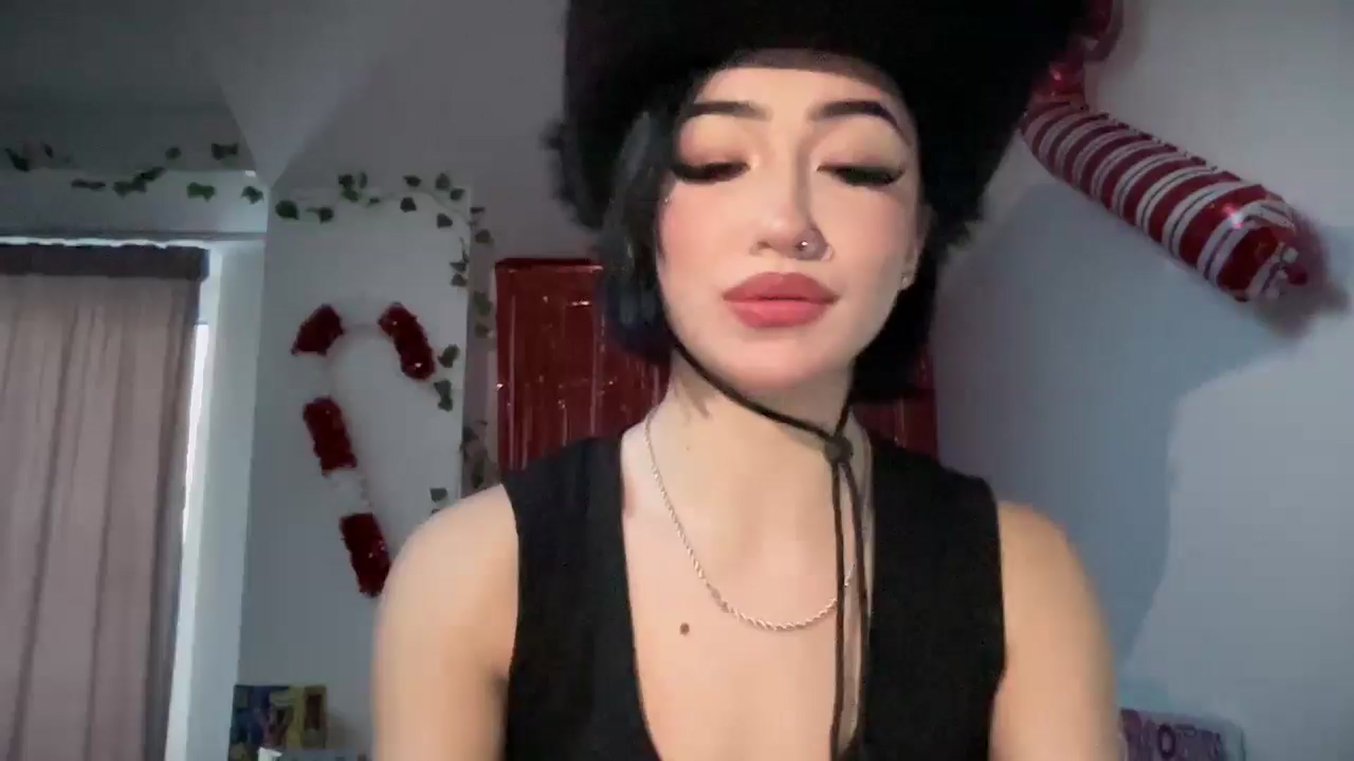Gallery image thumbnail from Young_Evil's myfreecams stream on, 01/01/2026, 14:23 image 12 of 20