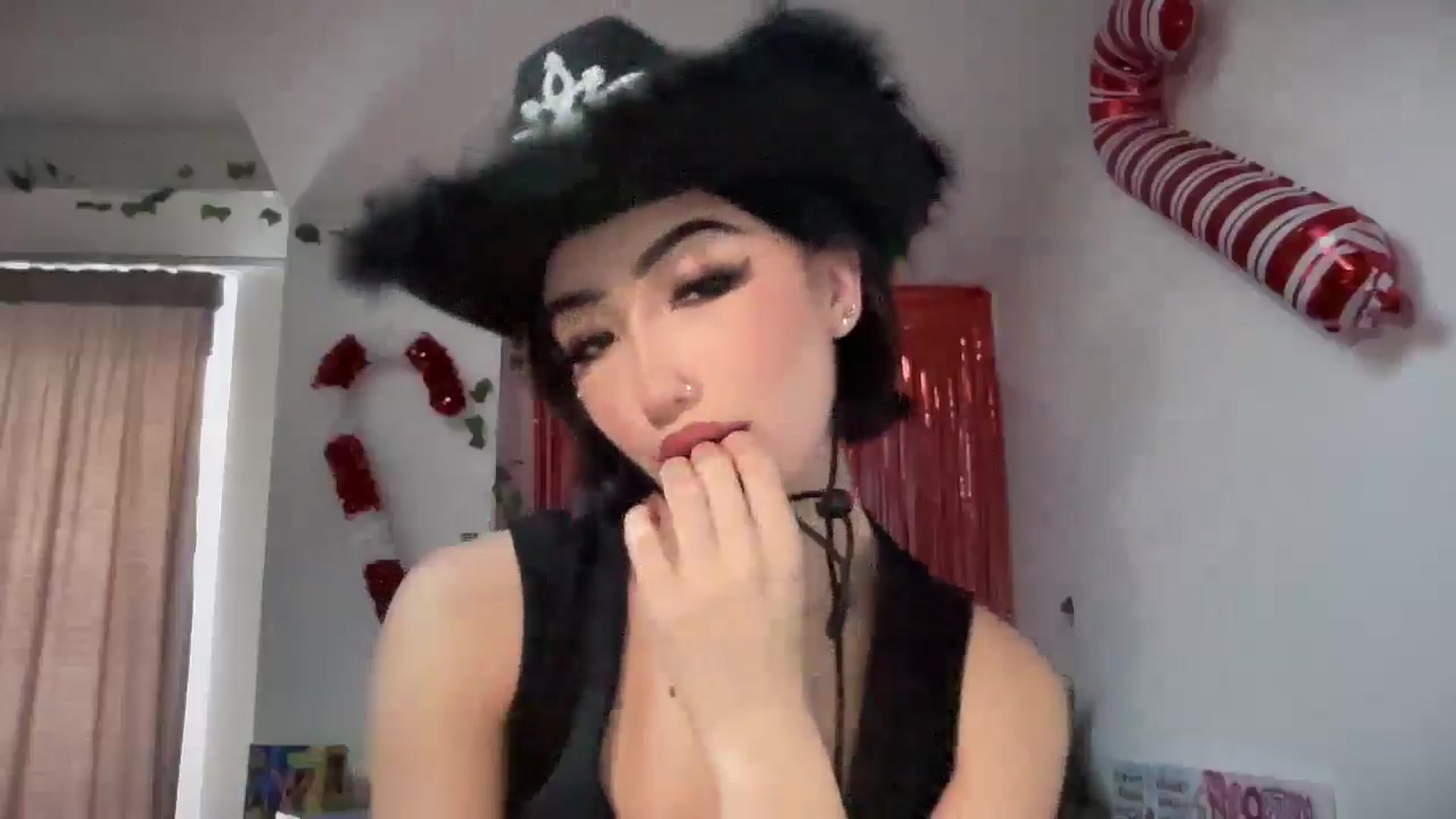 Gallery image thumbnail from Young_Evil's myfreecams stream on, 01/01/2026, 14:23 image 6 of 20