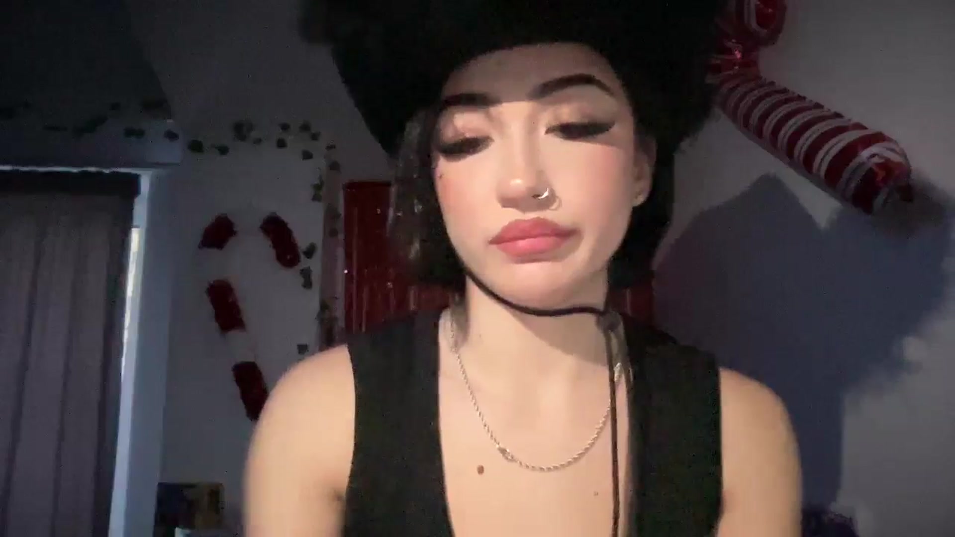 Gallery image thumbnail from Young_Evil's myfreecams stream on, 01/01/2026, 14:23 image 19 of 20
