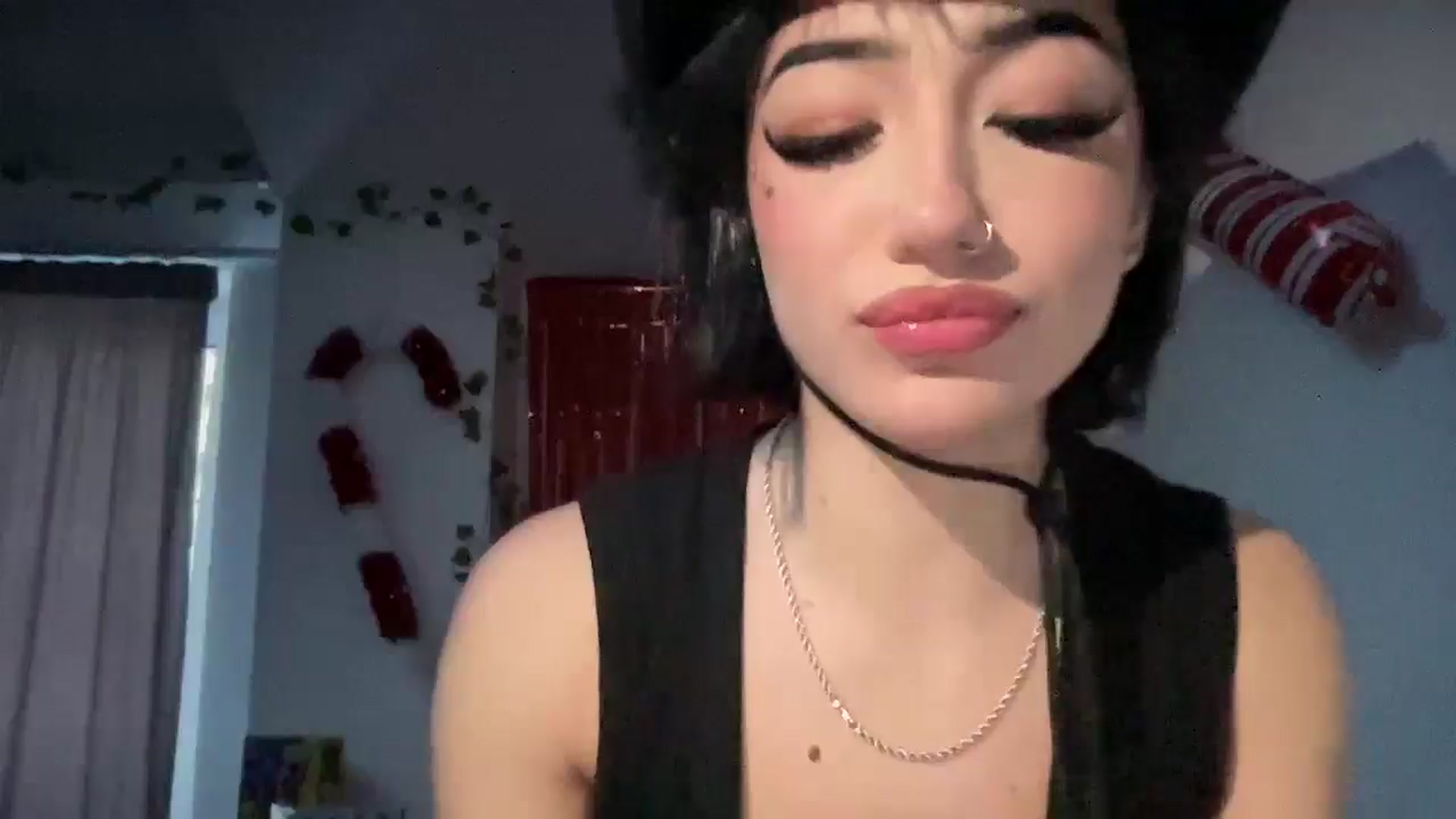 Gallery image thumbnail from Young_Evil's myfreecams stream on, 01/01/2026, 14:23 image 16 of 20