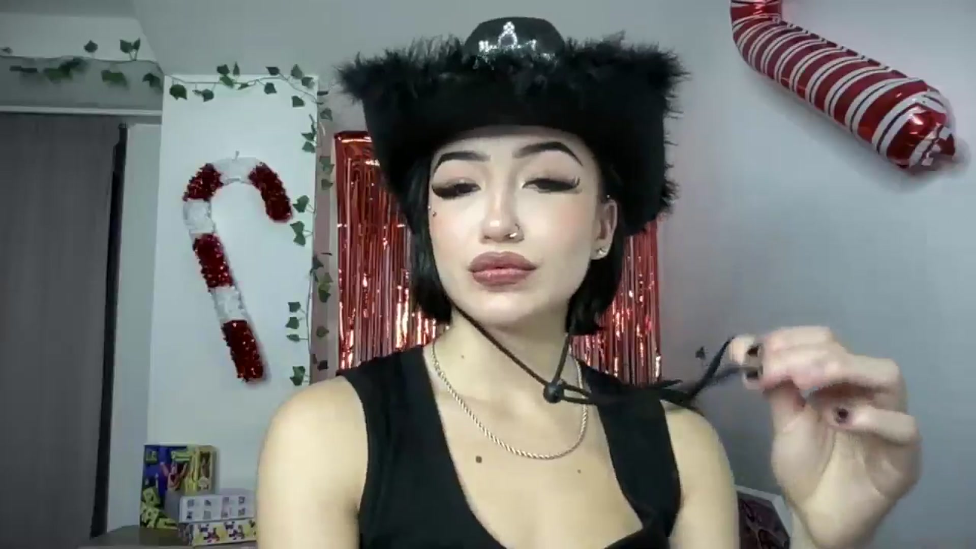 Gallery image thumbnail from Young_Evil's myfreecams stream on, 01/01/2026, 17:38 image 13 of 20