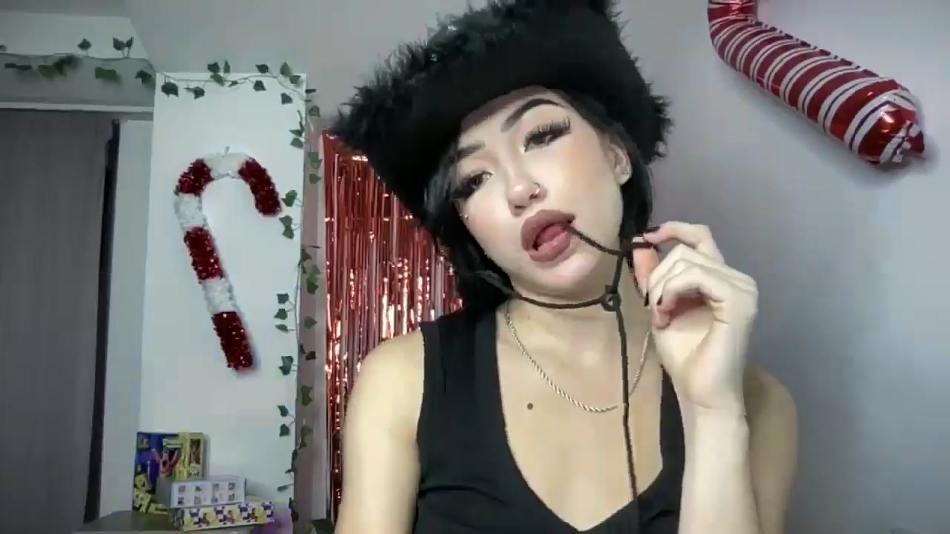 Gallery image thumbnail from Young_Evil's myfreecams stream on, 01/01/2026, 17:38 image 6 of 20