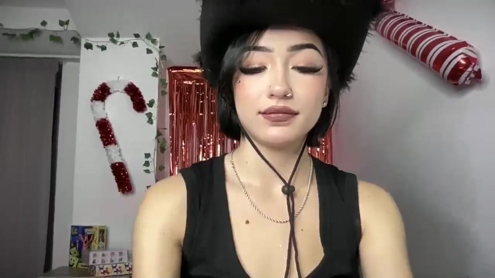 Gallery image thumbnail from Young_Evil's myfreecams stream on, 01/01/2026, 17:38 image 4 of 20