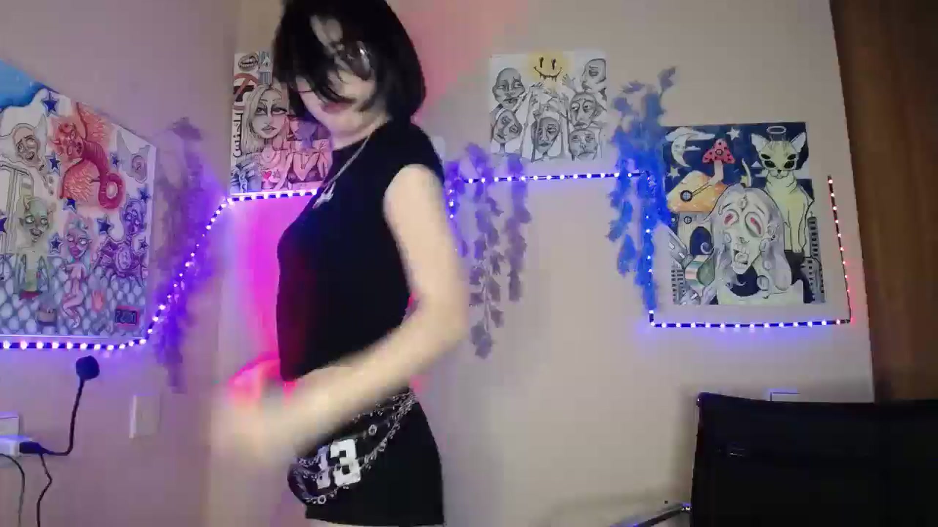 Gallery image thumbnail from Young_Evil's myfreecams stream on, 01/08/2026, 14:39 image 1 of 20