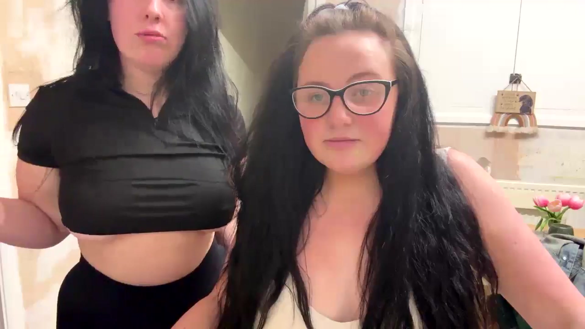 Gallery image thumbnail from Youngslut01's myfreecams stream on, 04/15/2025, 19:45 image 14 of 20