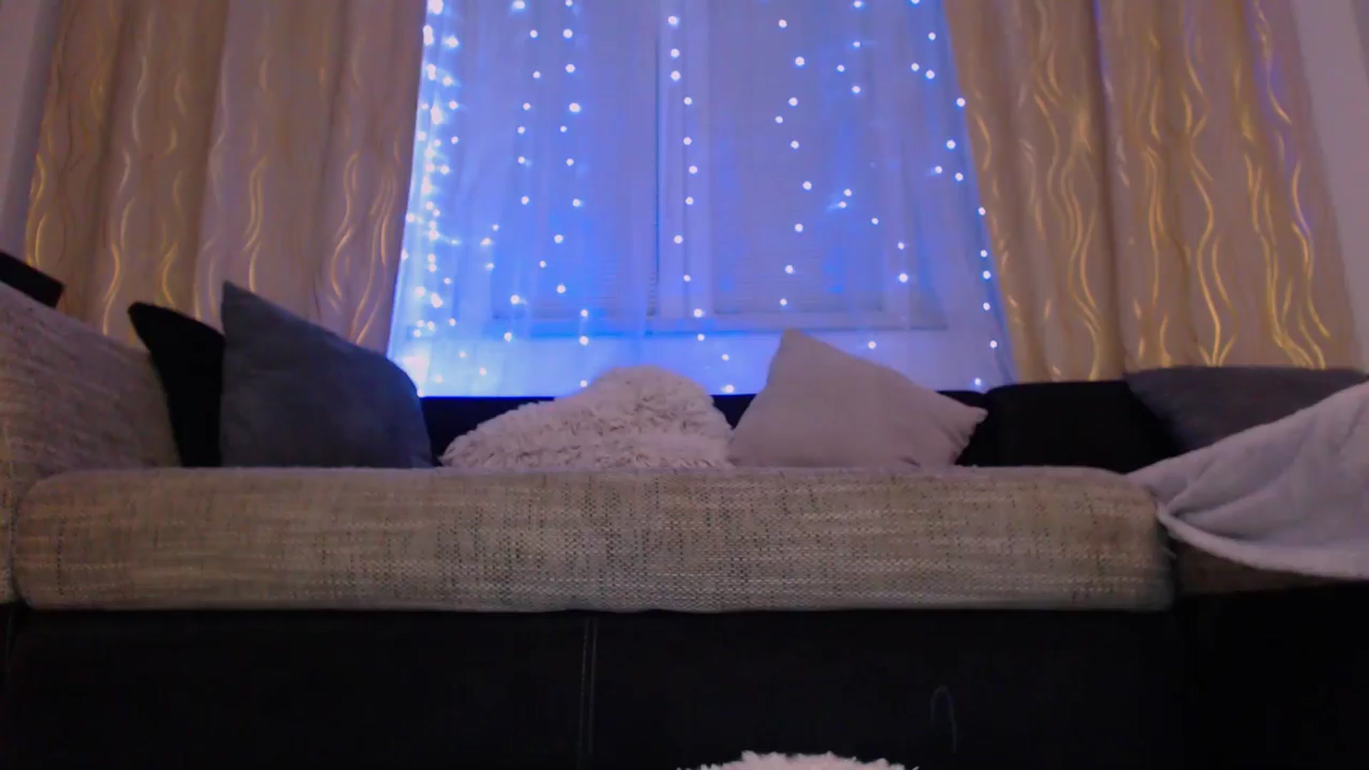 Gallery image thumbnail from YourArielXXX's myfreecams stream on, 04/19/2025, 18:38 image 18 of 20