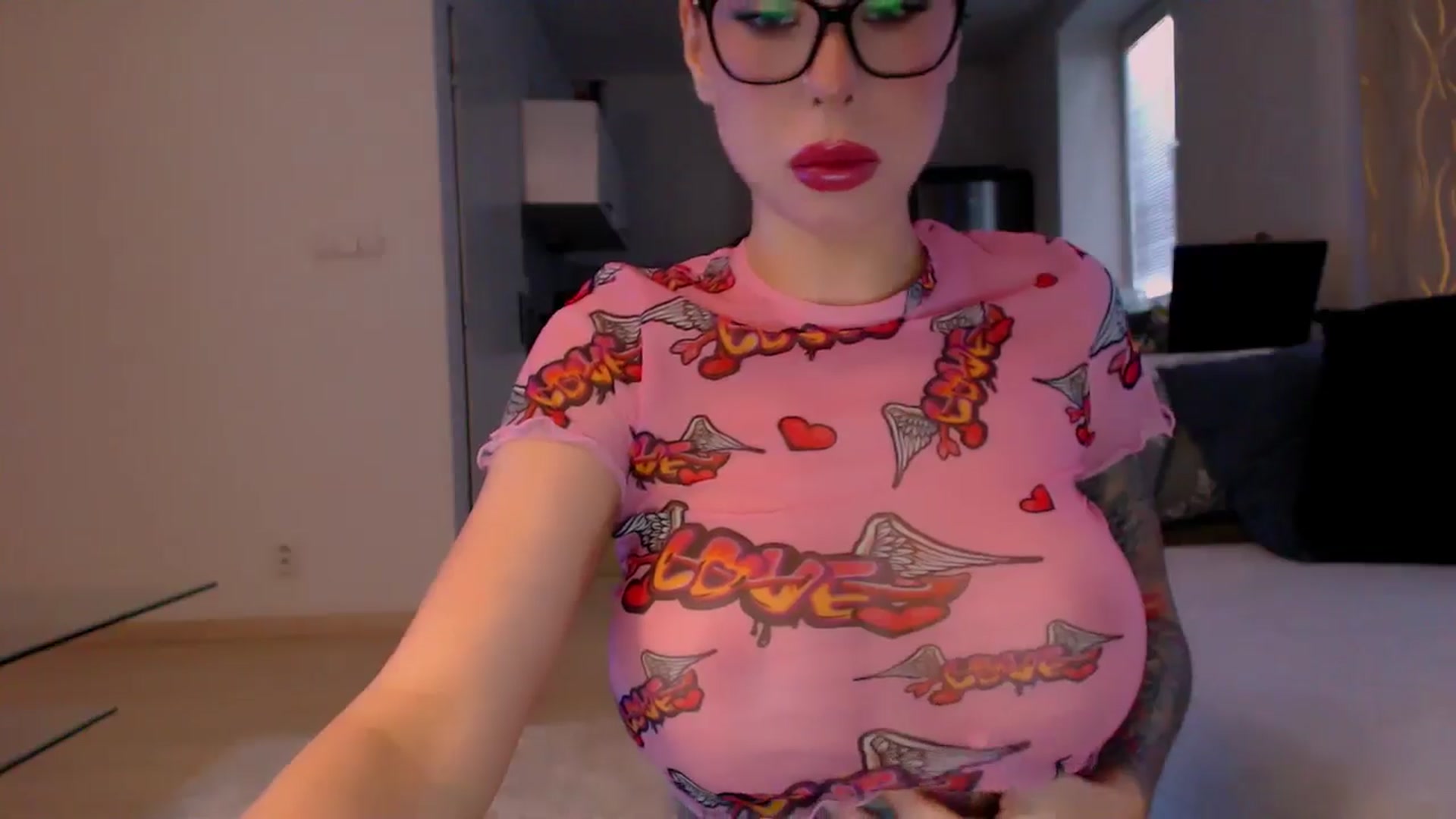 Gallery image thumbnail from YourArielXXX's myfreecams stream on, 06/08/2025, 18:26 image 12 of 20