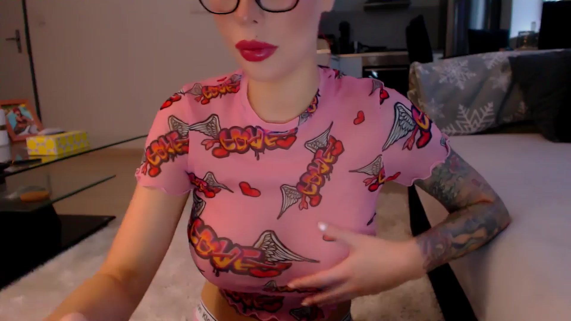 Gallery image thumbnail from YourArielXXX's myfreecams stream on, 06/08/2025, 18:26 image 4 of 20