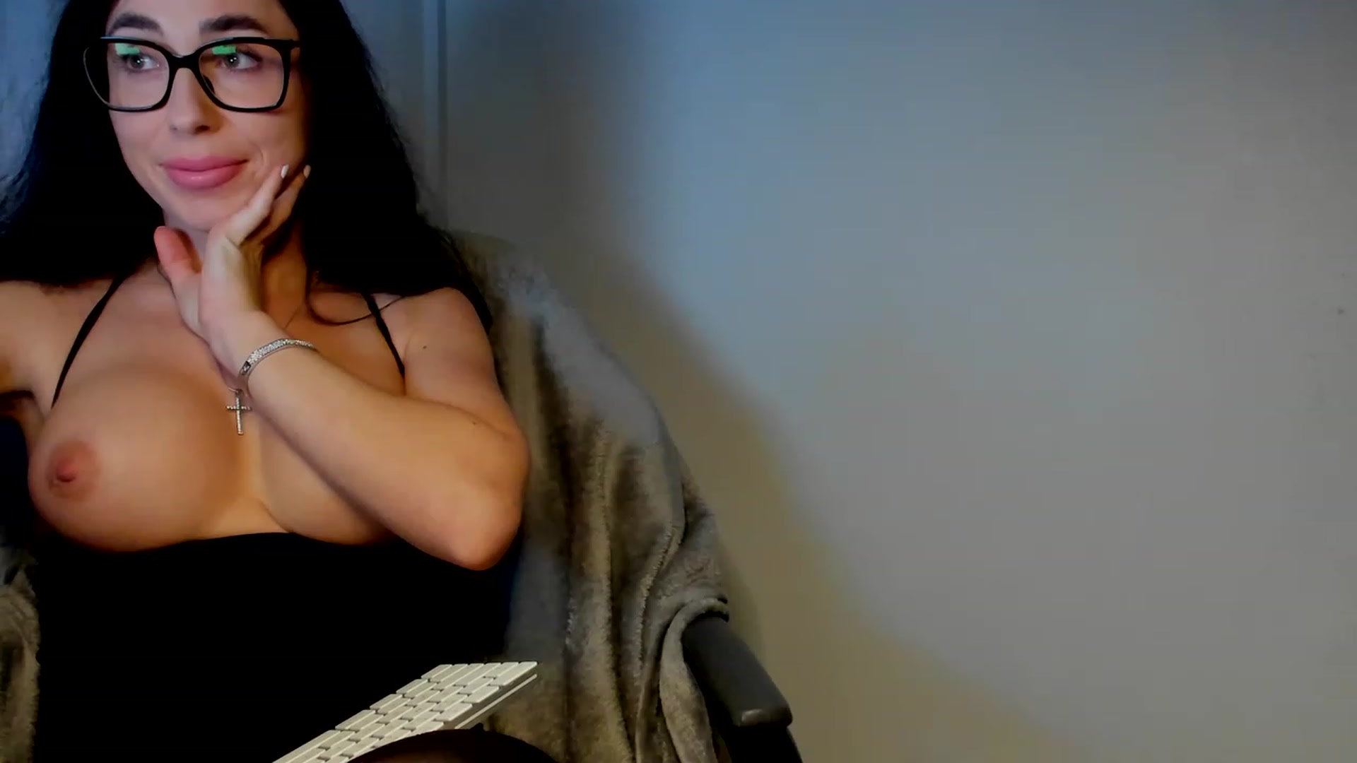 Gallery image thumbnail from YourBecky's myfreecams stream on, 11/28/2022, 24:32 image 18 of 20