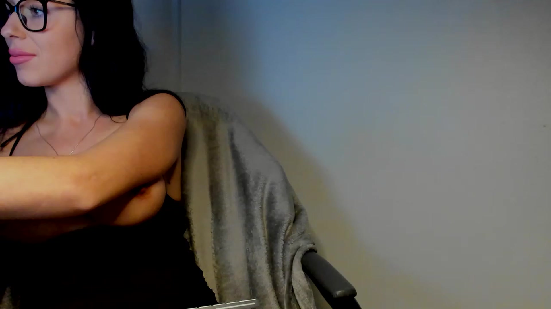 Gallery image thumbnail from YourBecky's myfreecams stream on, 11/28/2022, 24:32 image 3 of 20