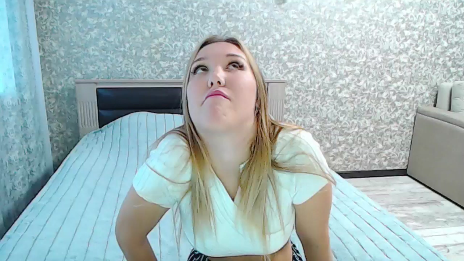 Gallery image thumbnail from YourBunny_'s myfreecams stream on, 10/17/2024, 06:21 image 12 of 20