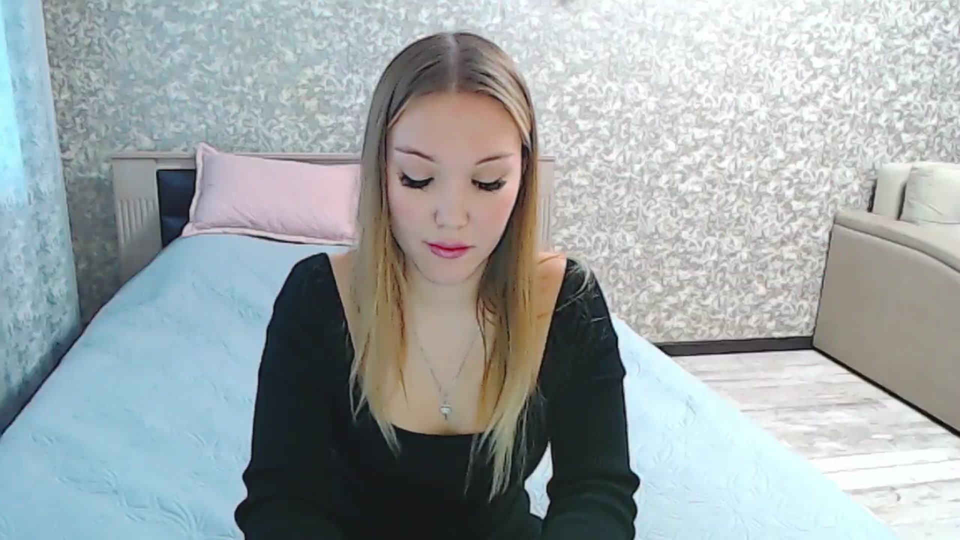 Gallery image thumbnail from YourBunny_'s myfreecams stream on, 11/12/2024, 07:48 image 17 of 20