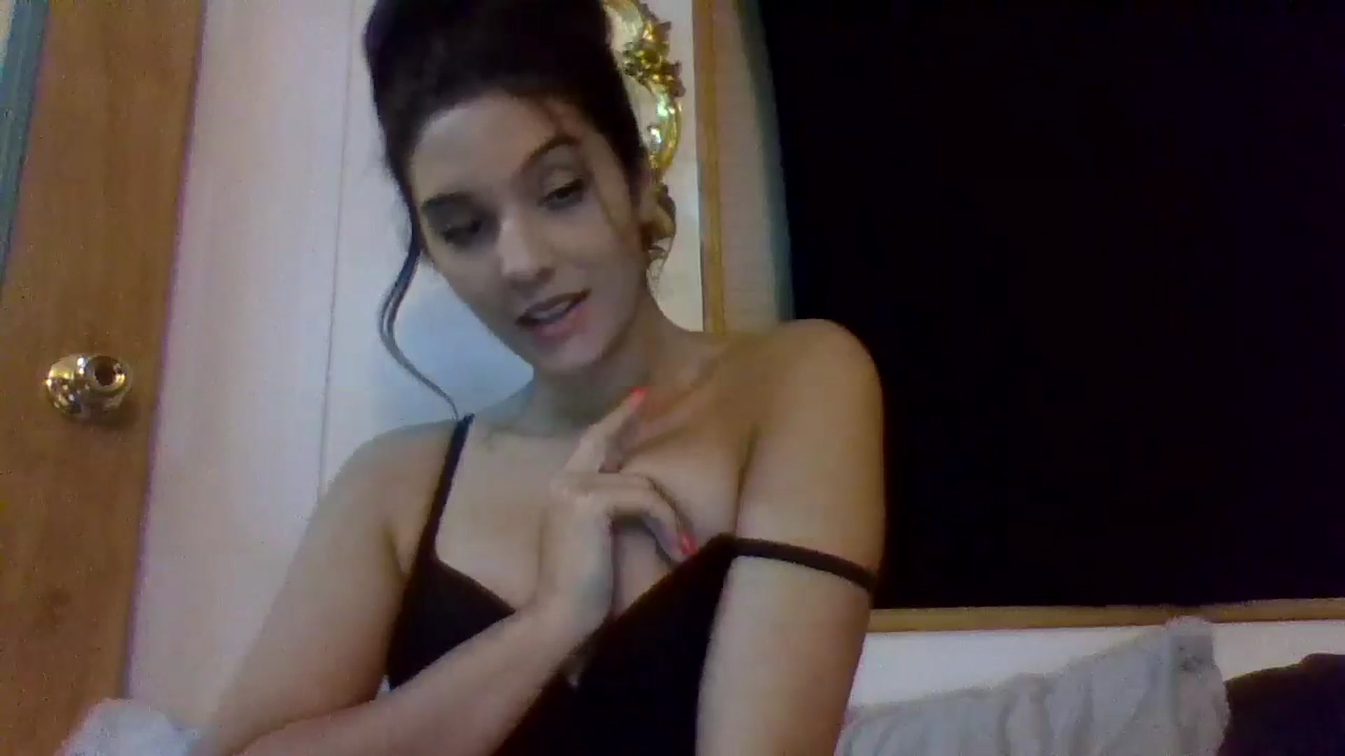 Gallery image thumbnail from YourCamSlut's myfreecams stream on, 11/17/2025, 05:14 image 9 of 20