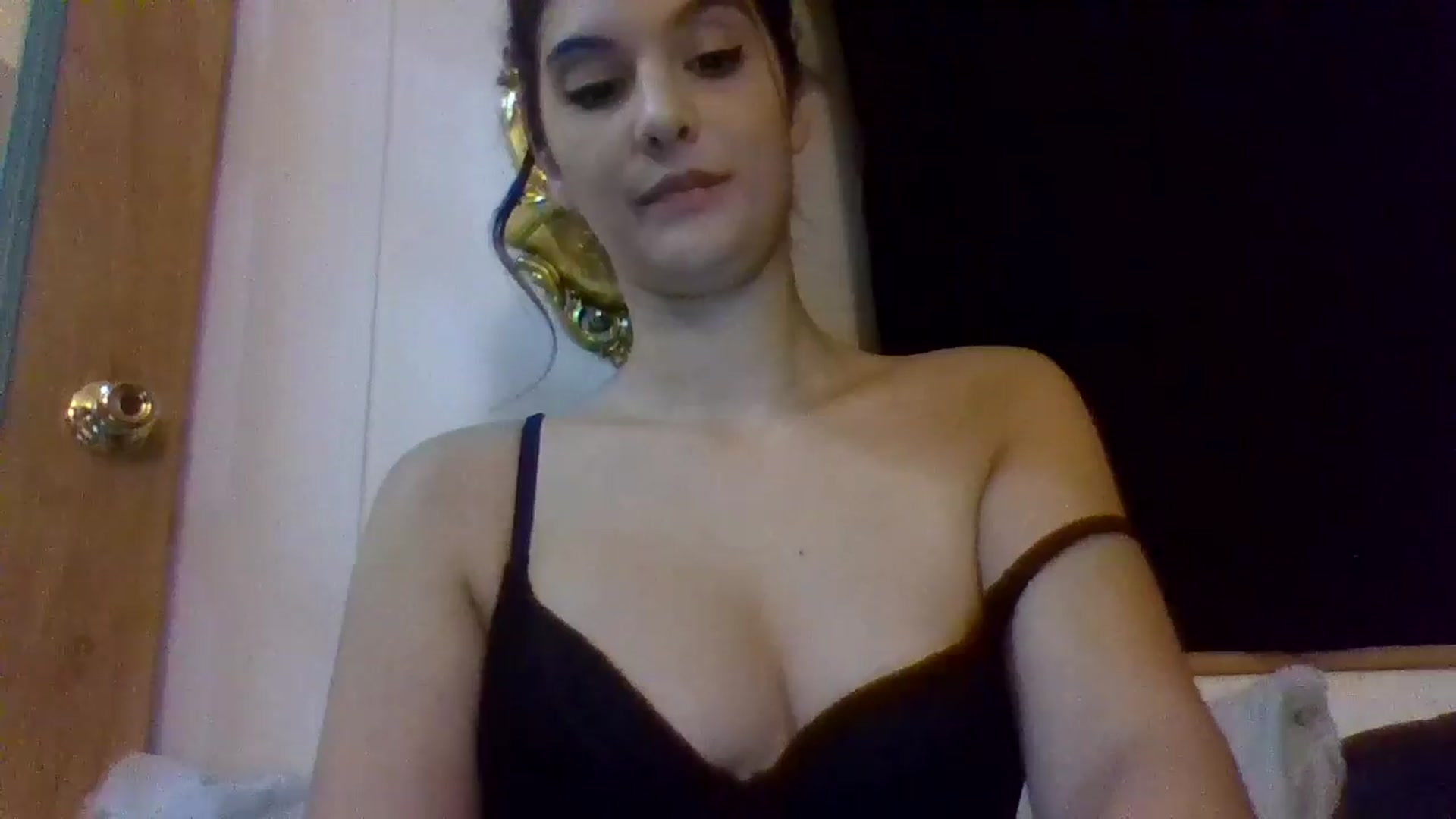 Gallery image thumbnail from YourCamSlut's myfreecams stream on, 11/17/2025, 05:14 image 19 of 20