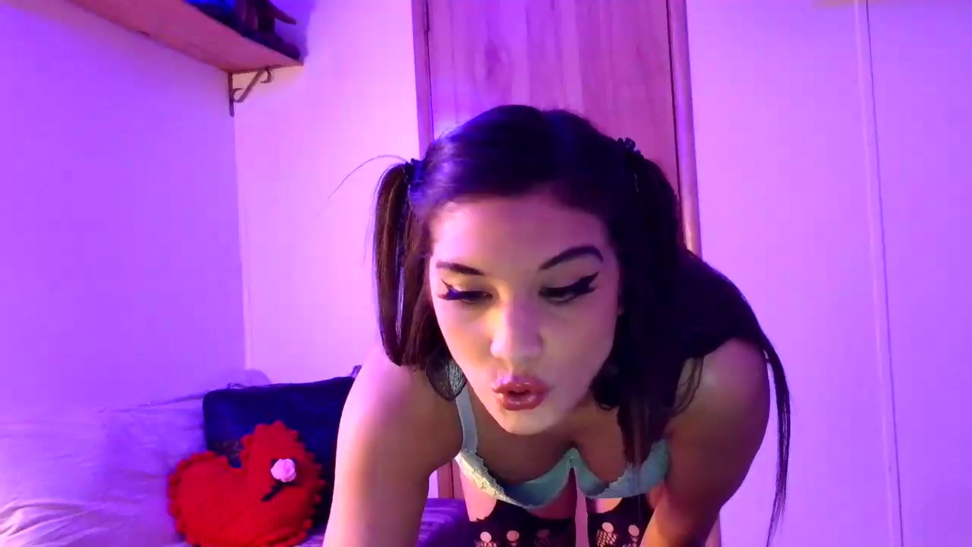 Gallery image thumbnail from YourCamSlut's myfreecams stream on, 01/05/2026, 11:35 image 4 of 20