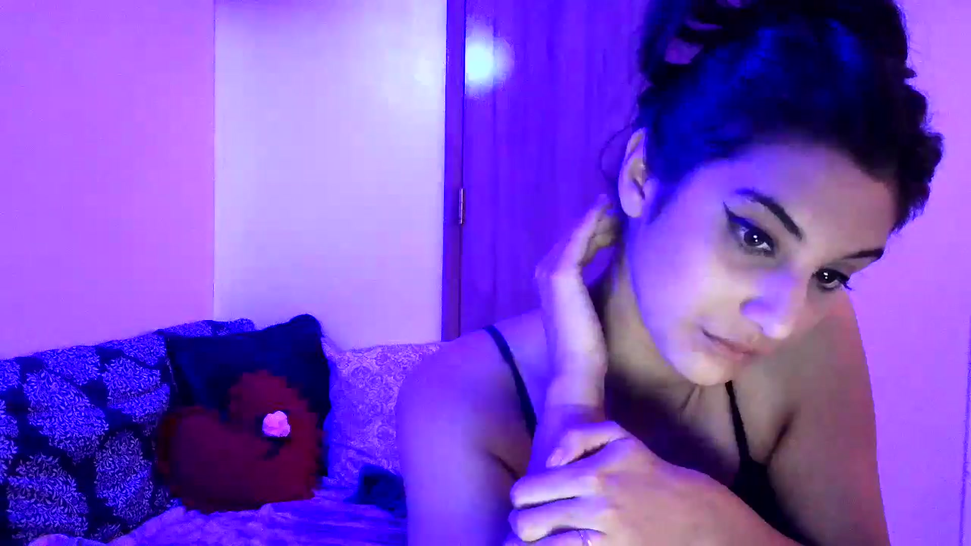 Gallery image thumbnail from YourCamSlut's myfreecams stream on, 01/25/2026, 11:29 image 17 of 20