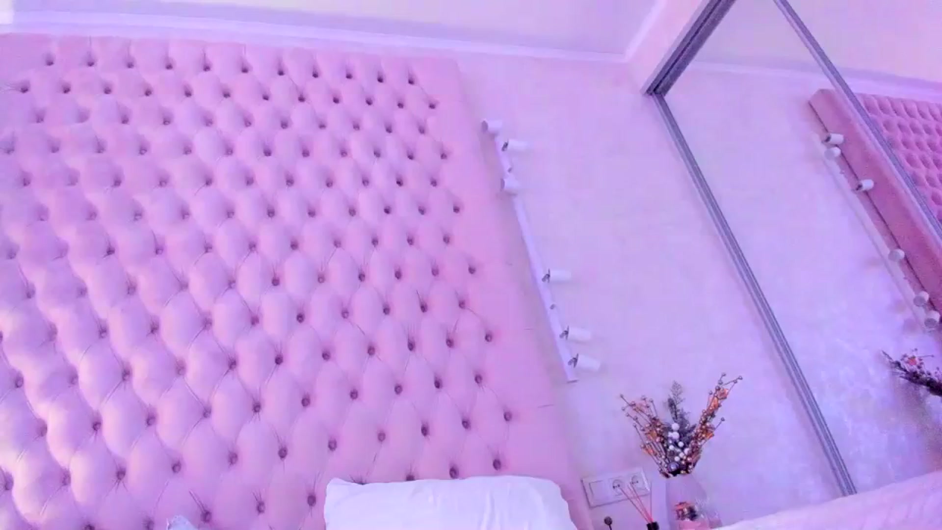 Gallery image thumbnail from YourCrazyLov's myfreecams stream on, 02/08/2024, 10:27 image 1 of 20