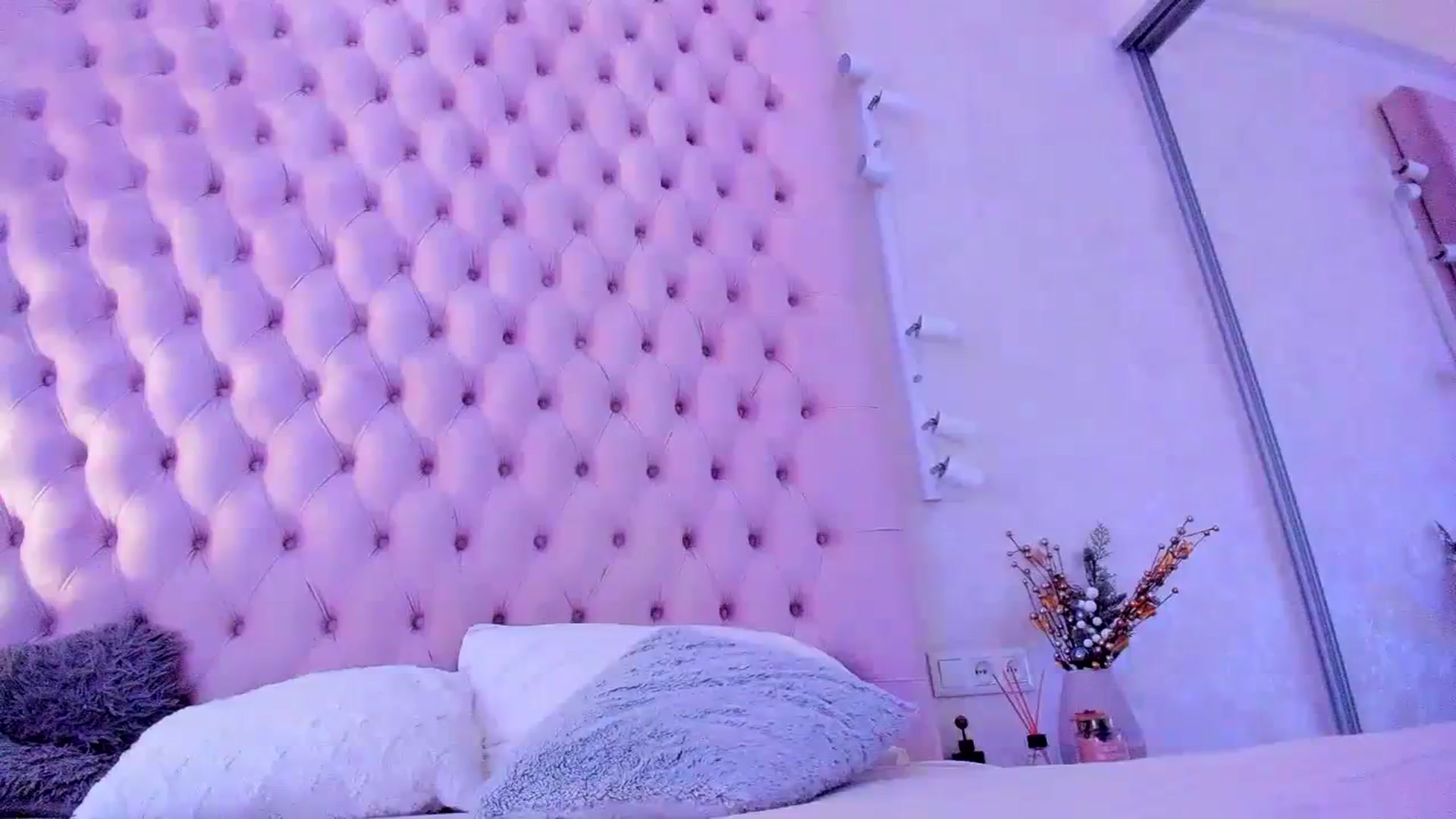 Gallery image thumbnail from YourCrazyLov's myfreecams stream on, 02/09/2024, 12:00 image 4 of 20