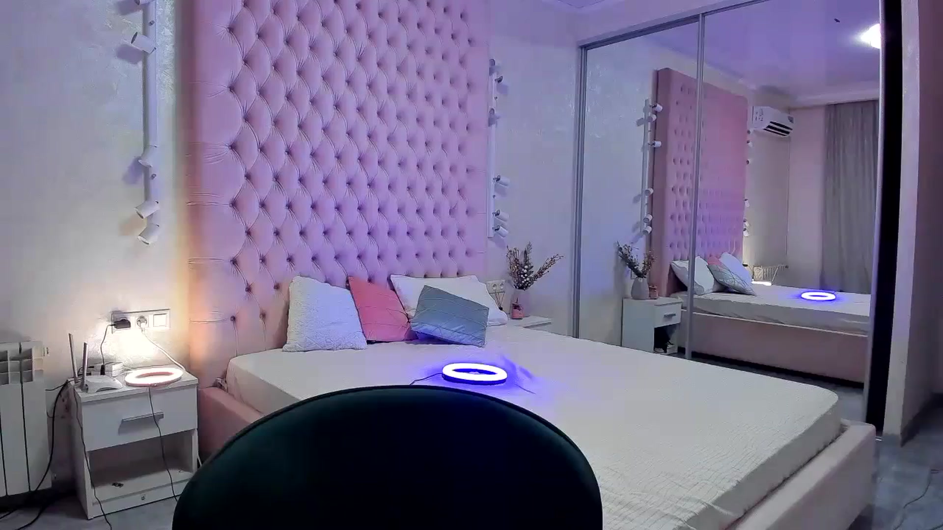 Gallery image thumbnail from YourCrazyLov's myfreecams stream on, 02/16/2024, 16:35 image 1 of 20