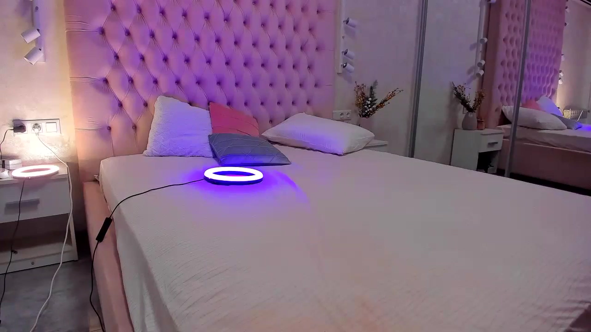 Gallery image thumbnail from YourCrazyLov's myfreecams stream on, 02/25/2024, 14:22 image 17 of 20