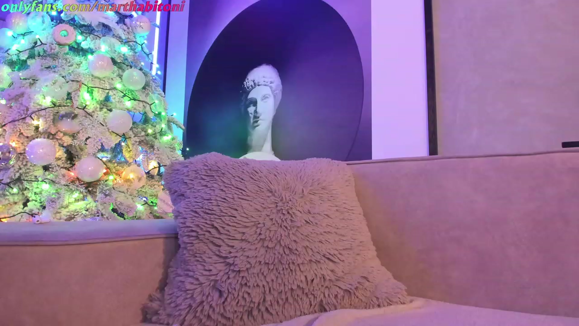 Gallery image thumbnail from YourCuteKitty's myfreecams stream on, 11/19/2022, 08:31 image 9 of 20