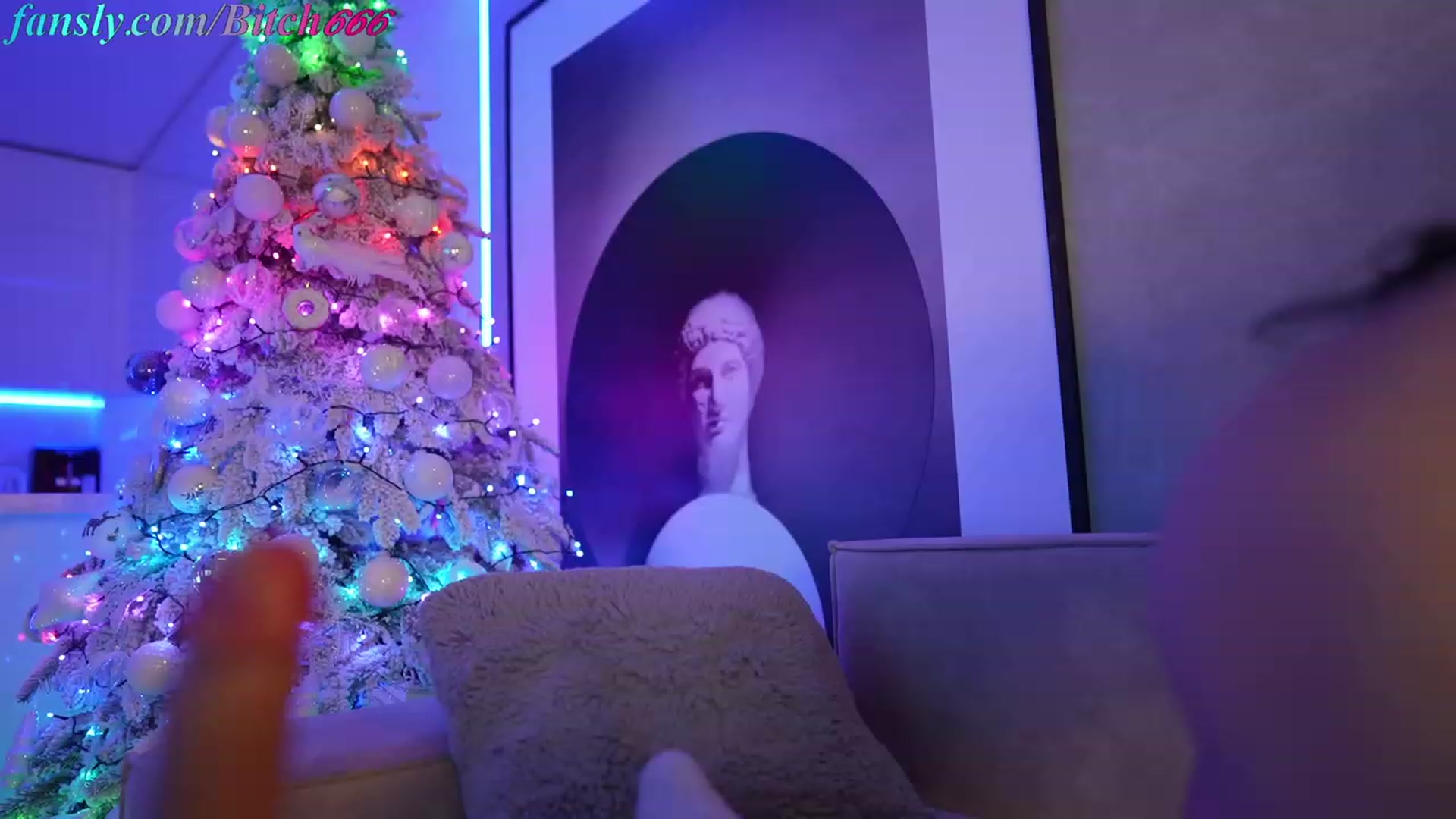 Gallery image thumbnail from YourCuteKitty's myfreecams stream on, 11/22/2022, 04:23 image 1 of 20