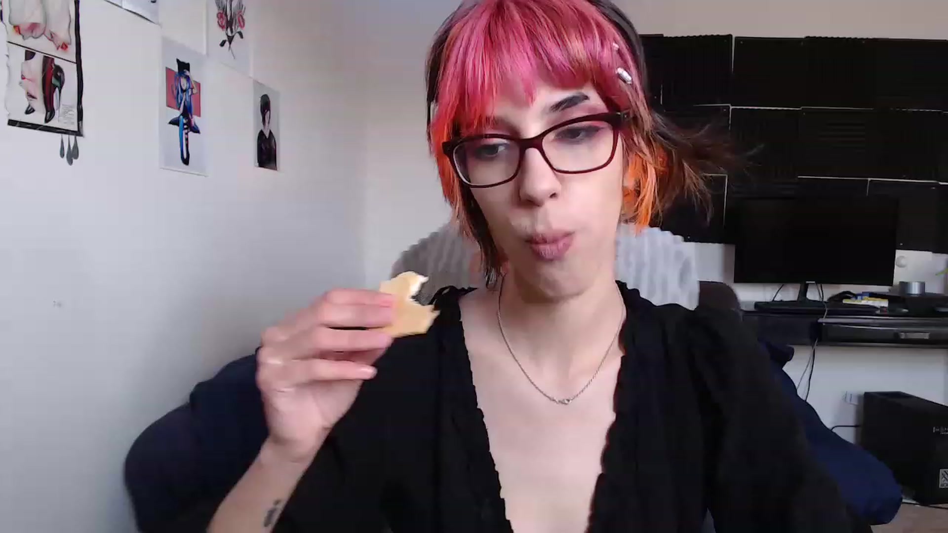 Gallery image thumbnail from YourDayydream's myfreecams stream on, 03/27/2023, 16:32 image 1 of 20