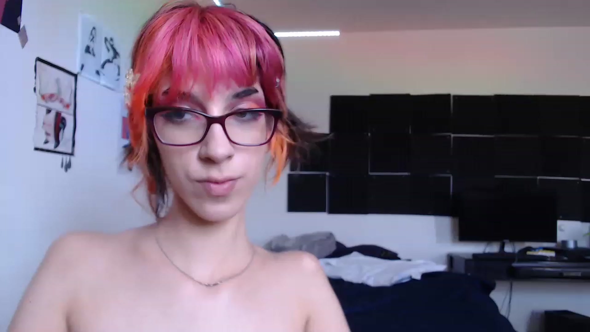 Gallery image thumbnail from YourDayydream's myfreecams stream on, 03/27/2023, 16:32 image 13 of 20