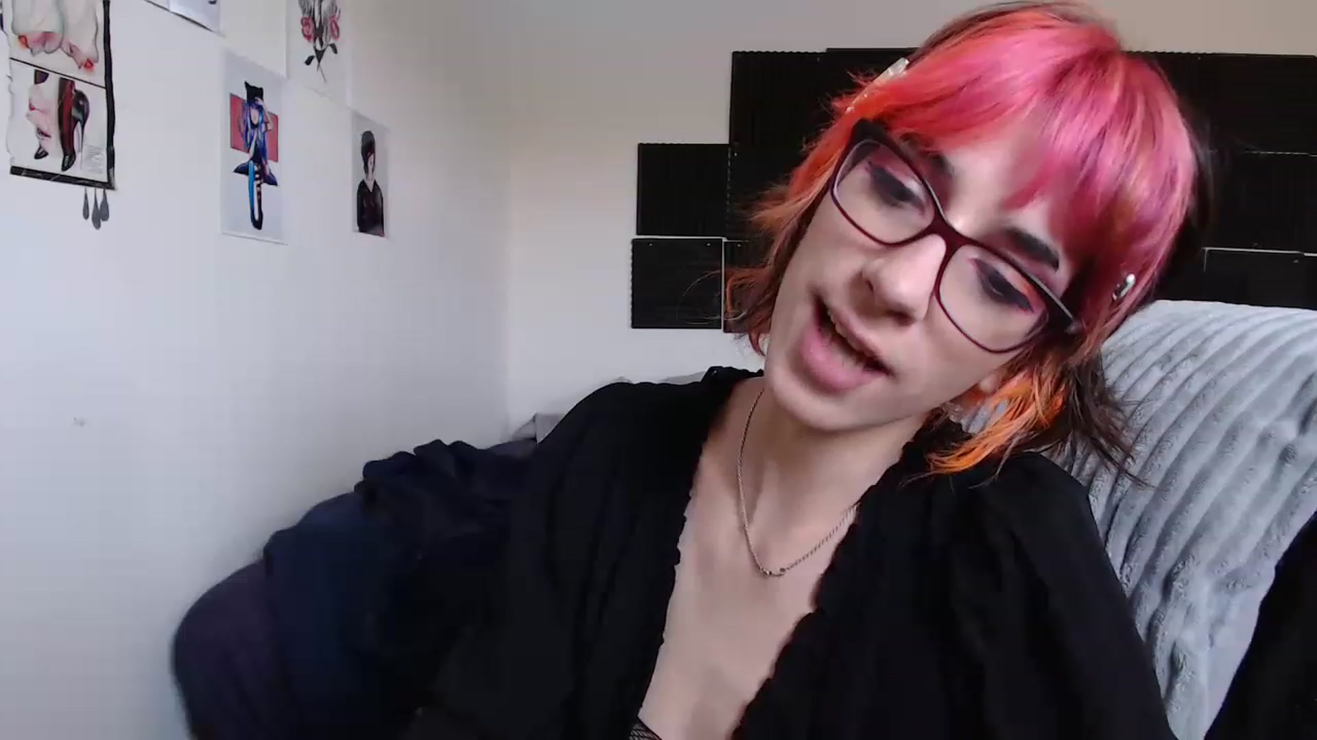 Gallery image thumbnail from YourDayydream's myfreecams stream on, 03/27/2023, 16:32 image 4 of 20