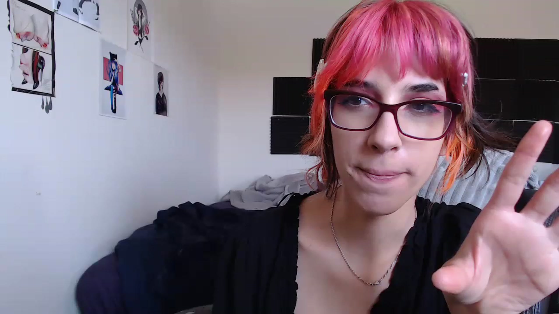 Gallery image thumbnail from YourDayydream's myfreecams stream on, 03/27/2023, 16:32 image 6 of 20