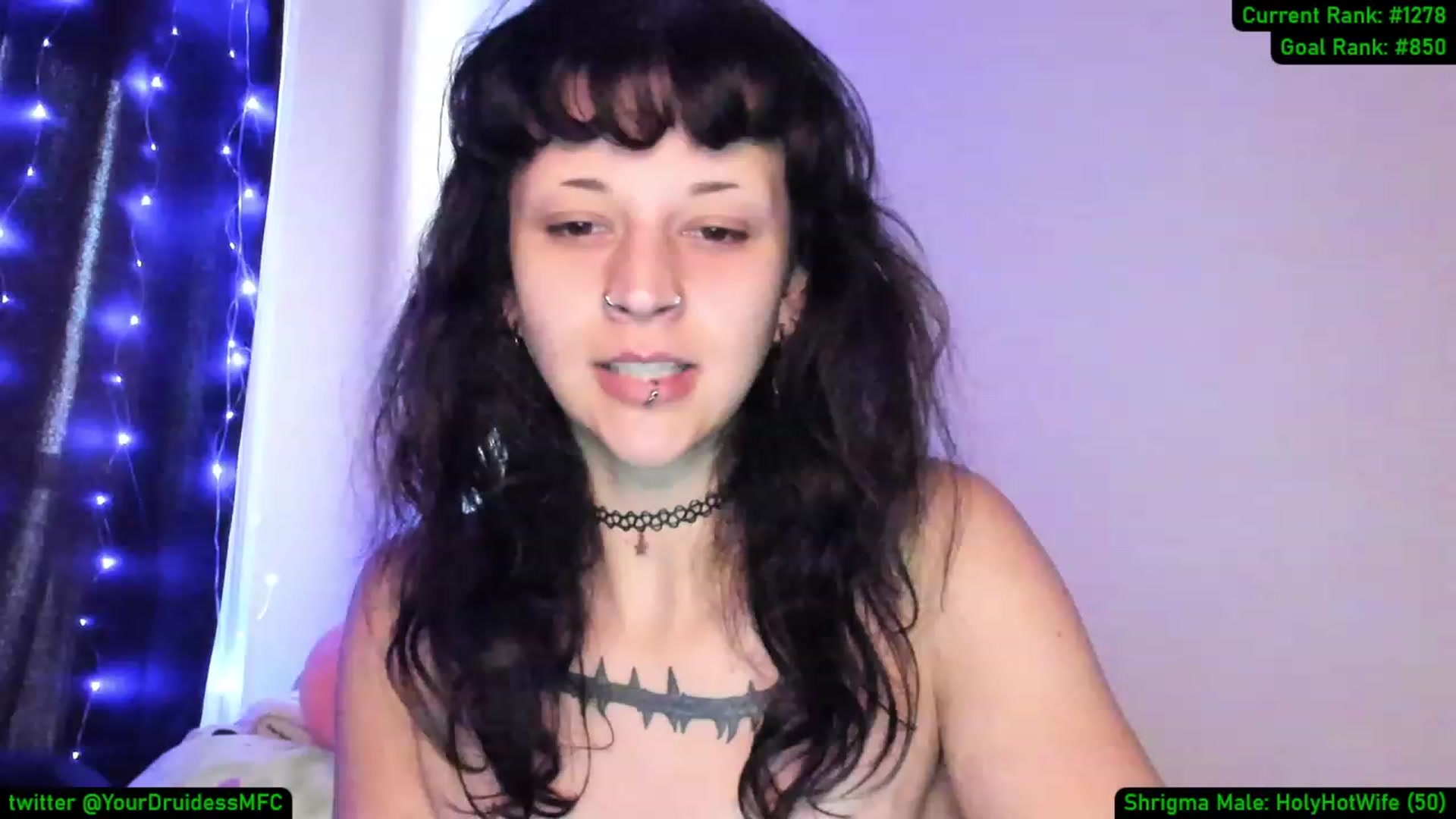 Gallery image thumbnail from YourDruidess's myfreecams stream on, 12/05/2022, 19:53 image 8 of 20