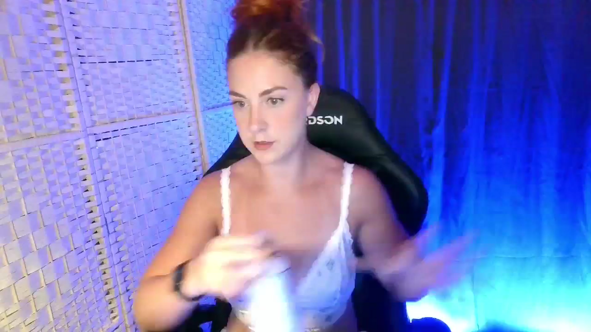 Gallery image thumbnail from YourEmilyRose's myfreecams stream on, 08/14/2025, 22:38 image 6 of 20