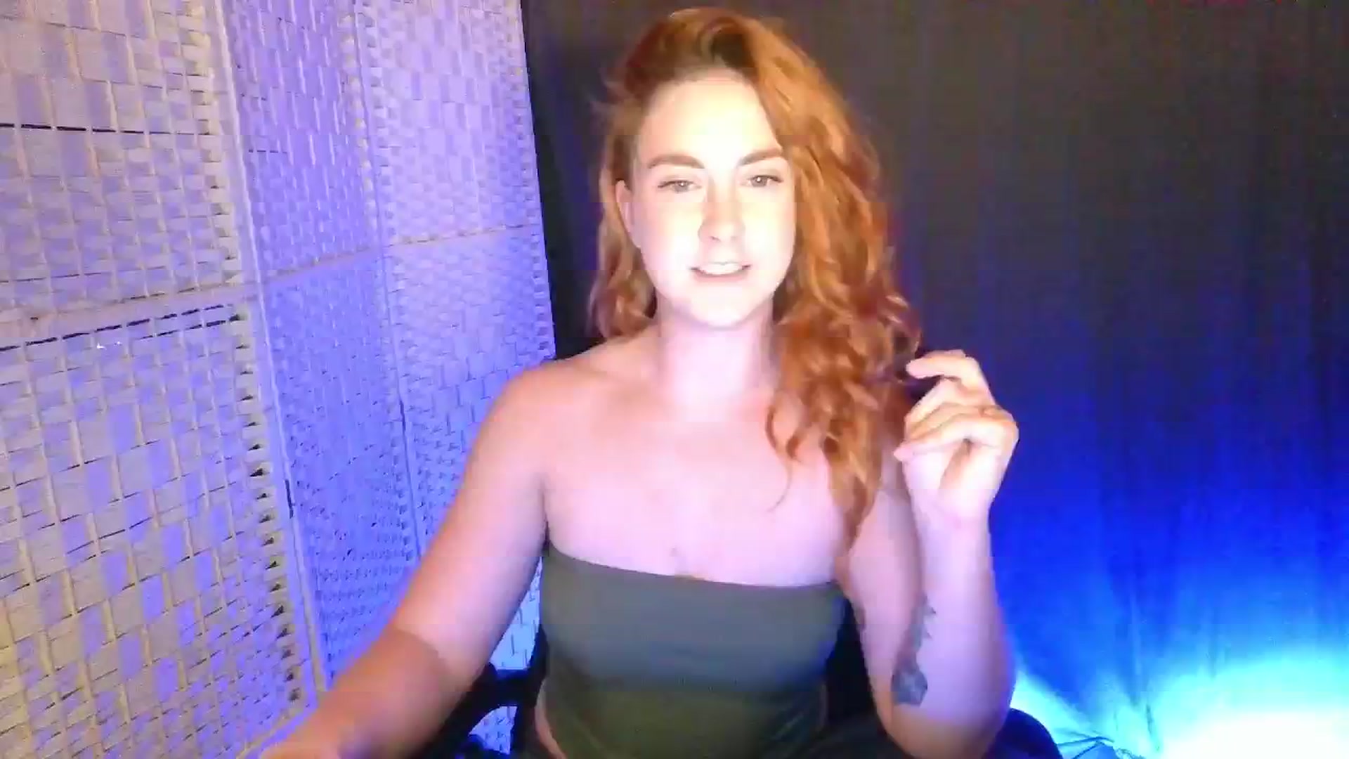 Gallery image thumbnail from YourEmilyRose's myfreecams stream on, 11/25/2025, 08:56 image 5 of 20