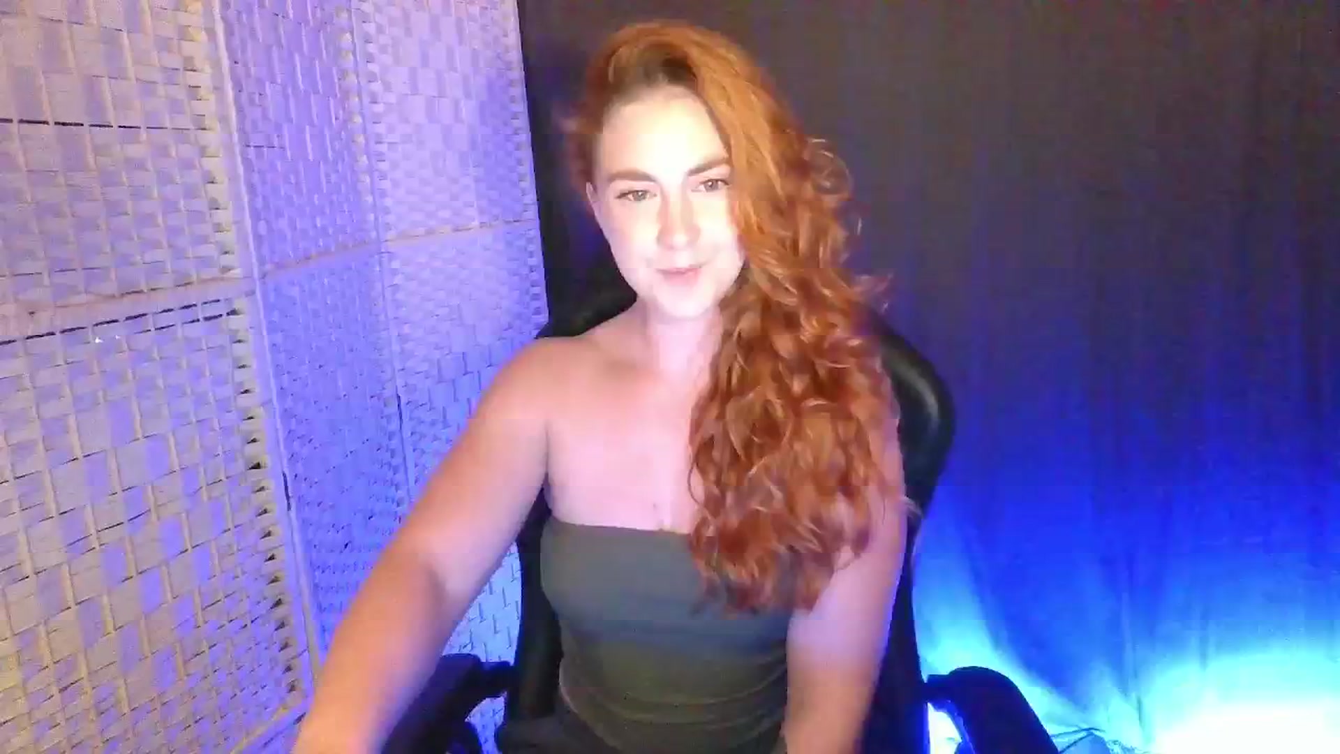 Gallery image thumbnail from YourEmilyRose's myfreecams stream on, 11/25/2025, 08:56 image 2 of 20