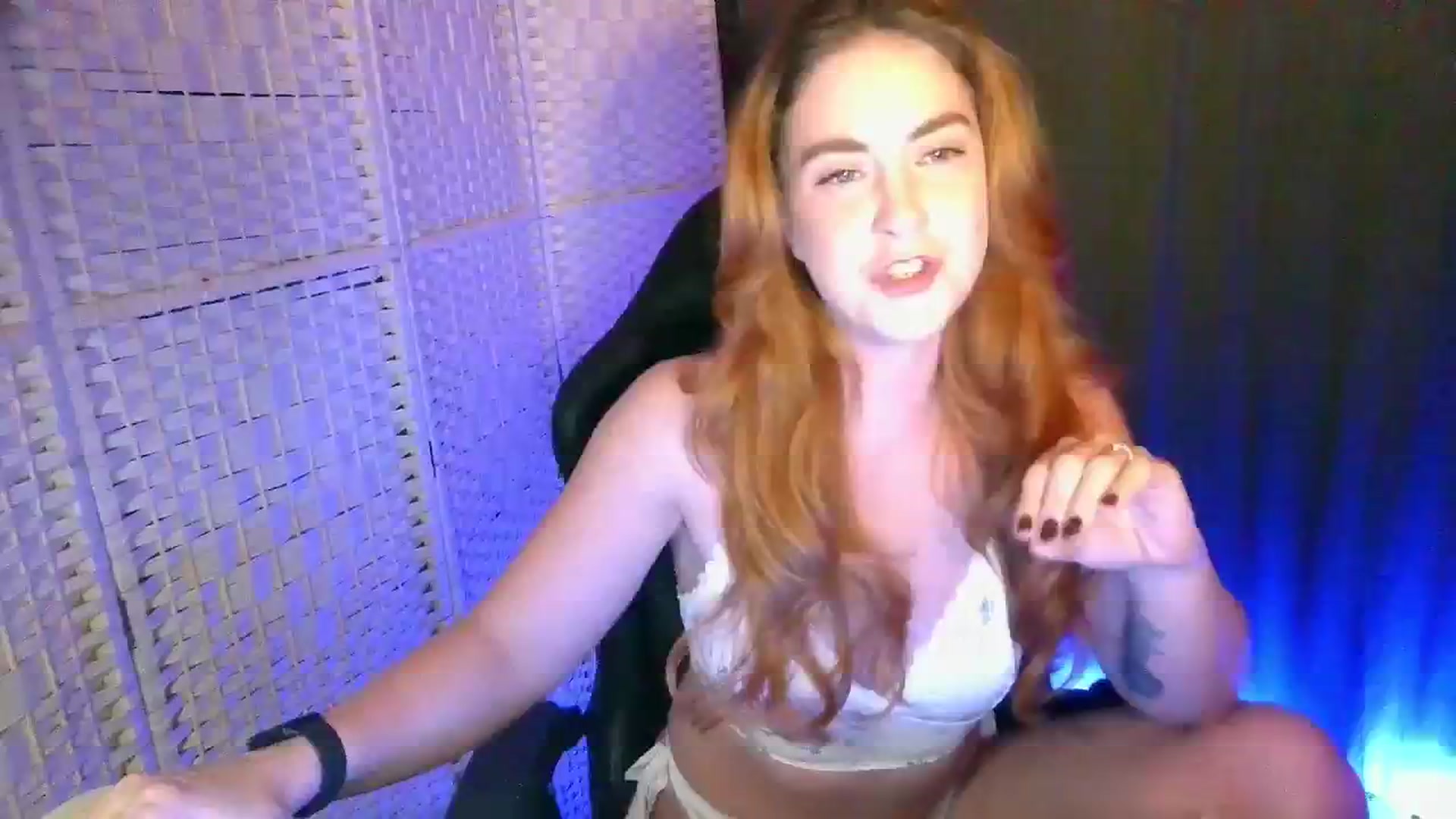 Gallery image thumbnail from YourEmilyRose's myfreecams stream on, 01/19/2026, 24:12 image 2 of 20