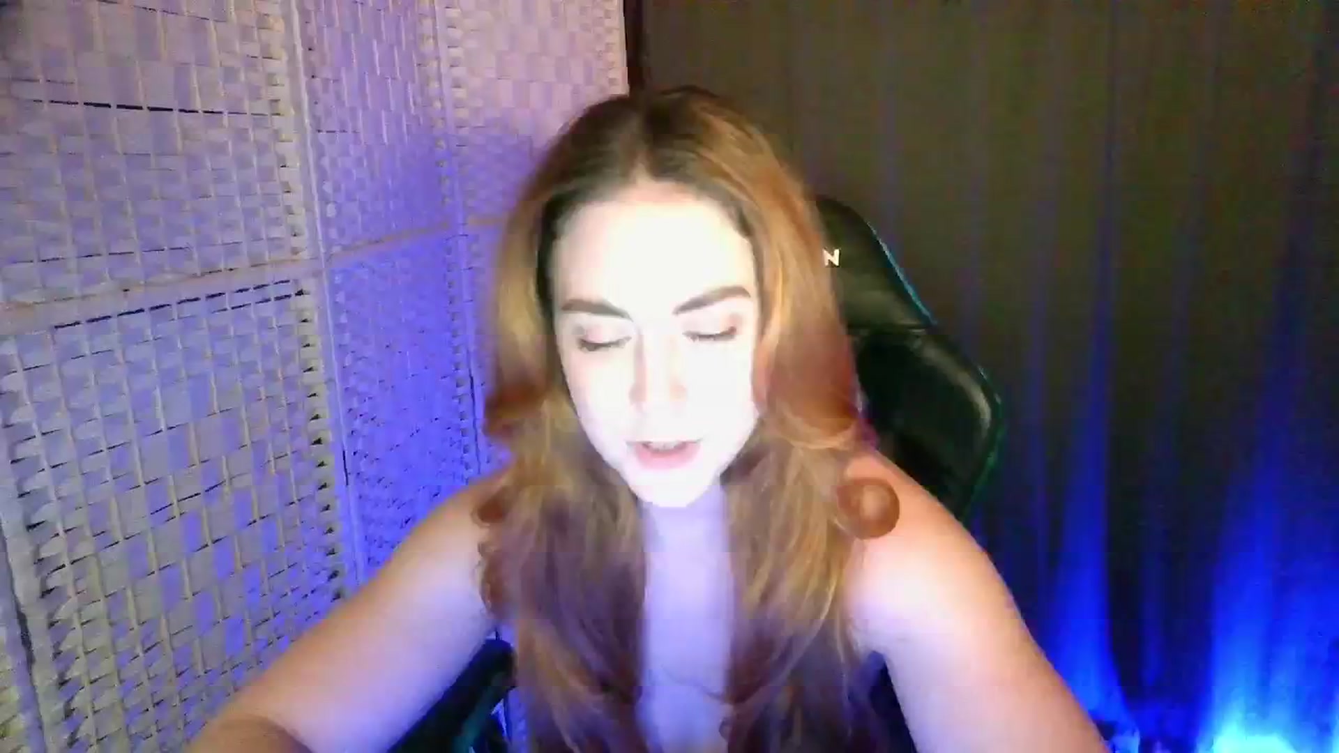 Gallery image thumbnail from YourEmilyRose's myfreecams stream on, 01/19/2026, 24:12 image 11 of 20