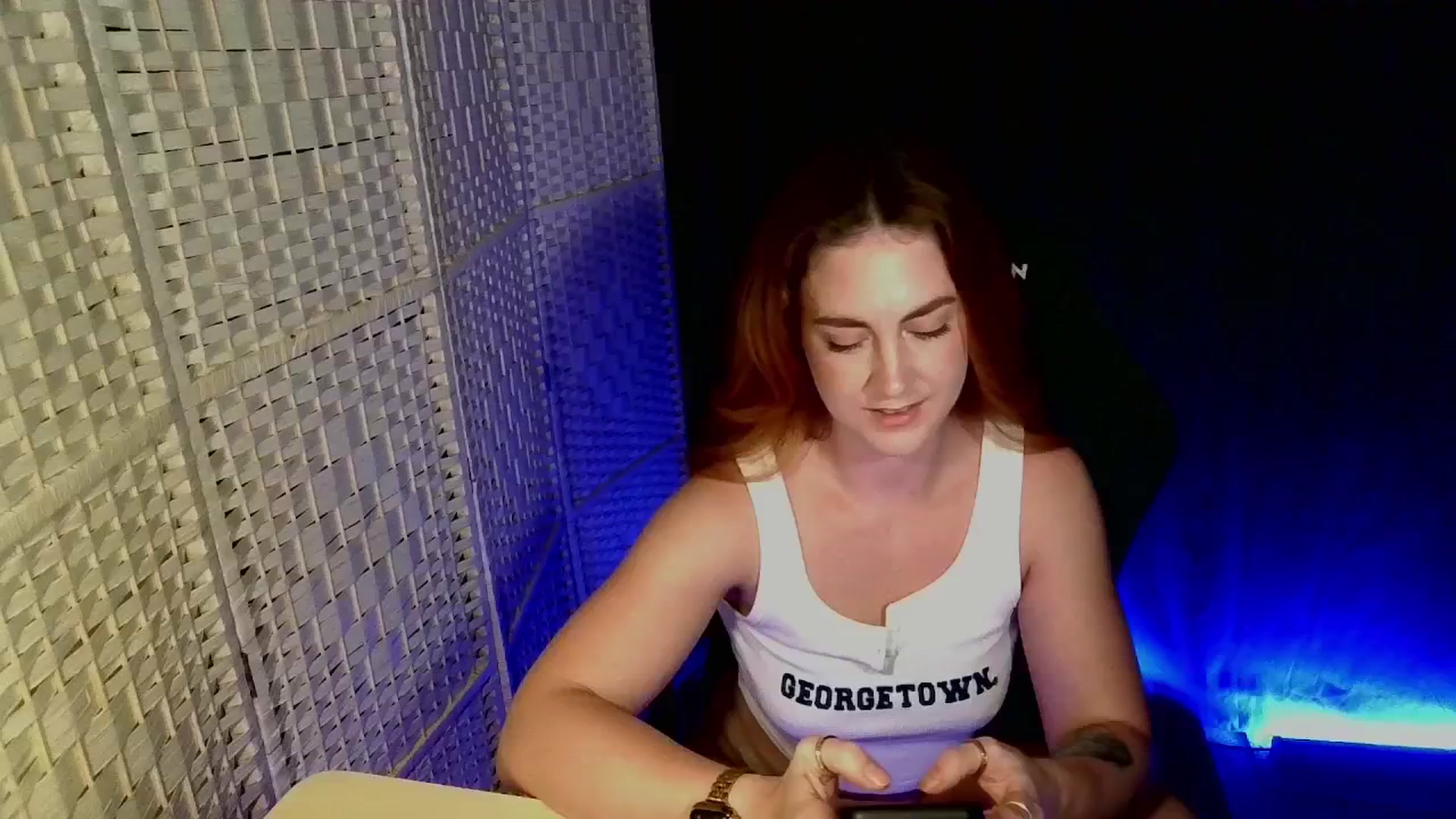 Gallery image thumbnail from YourEmilyRose's myfreecams stream on, 04/01/2026, 21:15 image 15 of 20