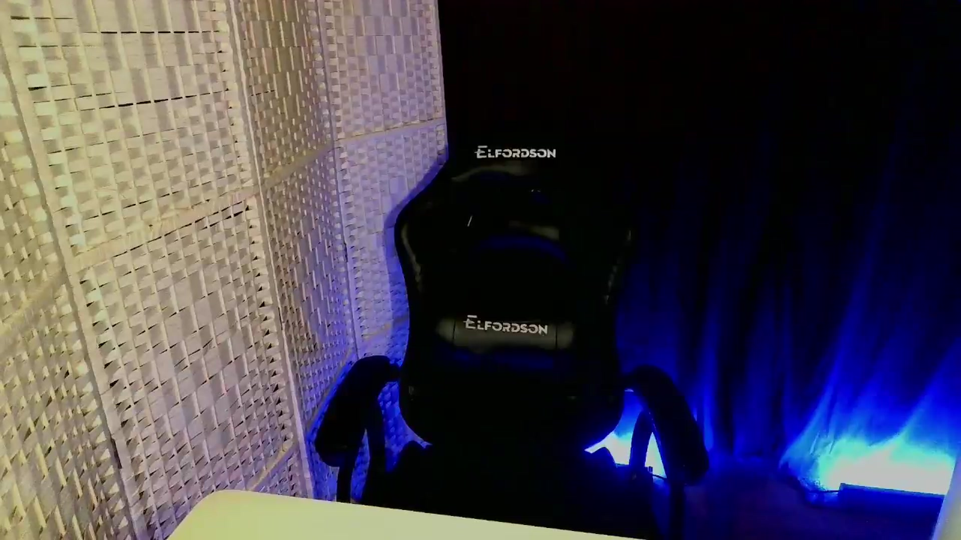 Gallery image thumbnail from YourEmilyRose's myfreecams stream on, 05/18/2026, 23:09 image 7 of 20