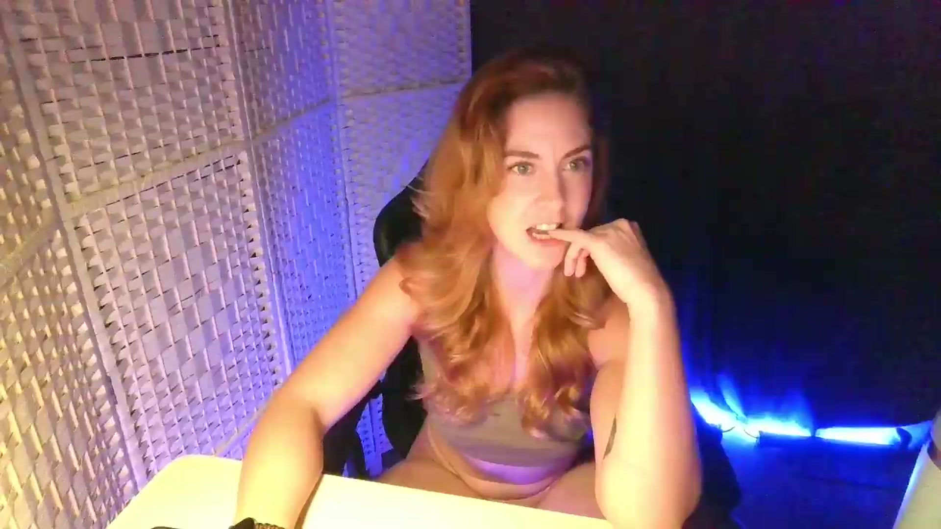 Gallery image thumbnail from YourEmilyRose's myfreecams stream on, 09/21/2026, 22:14 image 6 of 20