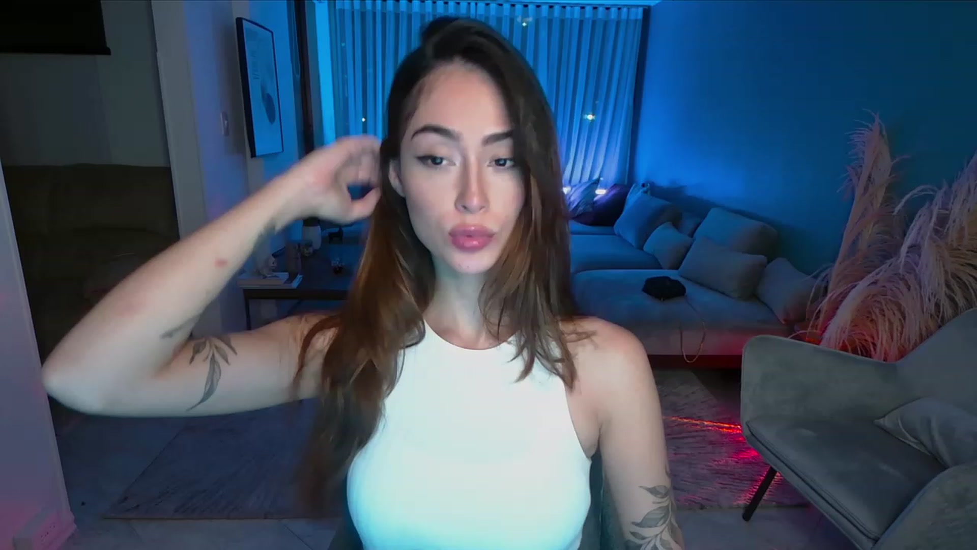 Gallery image thumbnail from YourFavGirl_'s myfreecams stream on, 07/09/2023, 03:20 image 1 of 20