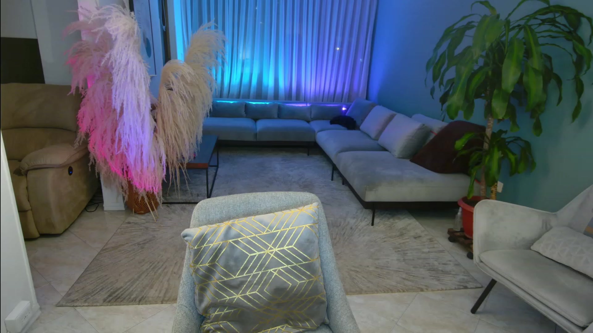 Gallery image thumbnail from YourFavGirl_'s myfreecams stream on, 09/01/2023, 04:27 image 18 of 20