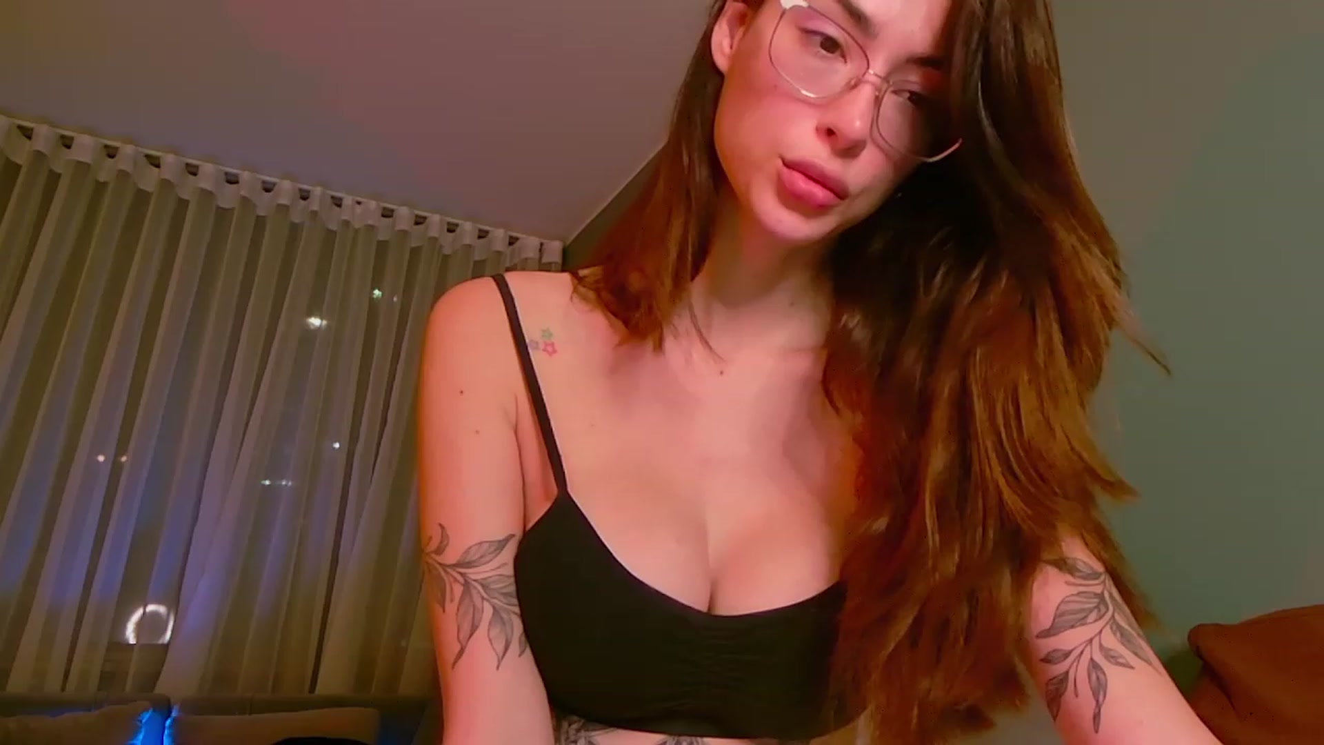 Gallery image thumbnail from YourFavGirl_'s myfreecams stream on, 12/07/2023, 03:33 image 13 of 20