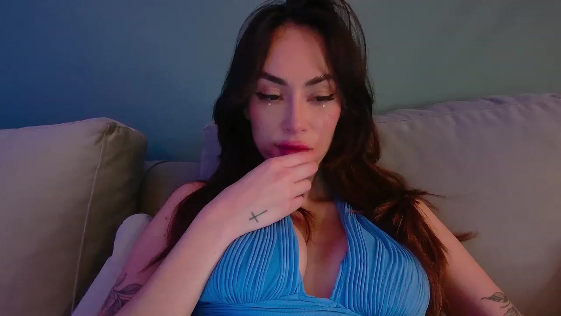Gallery image thumbnail from YourFavGirl_'s myfreecams stream on, 12/21/2023, 04:52 image 14 of 20