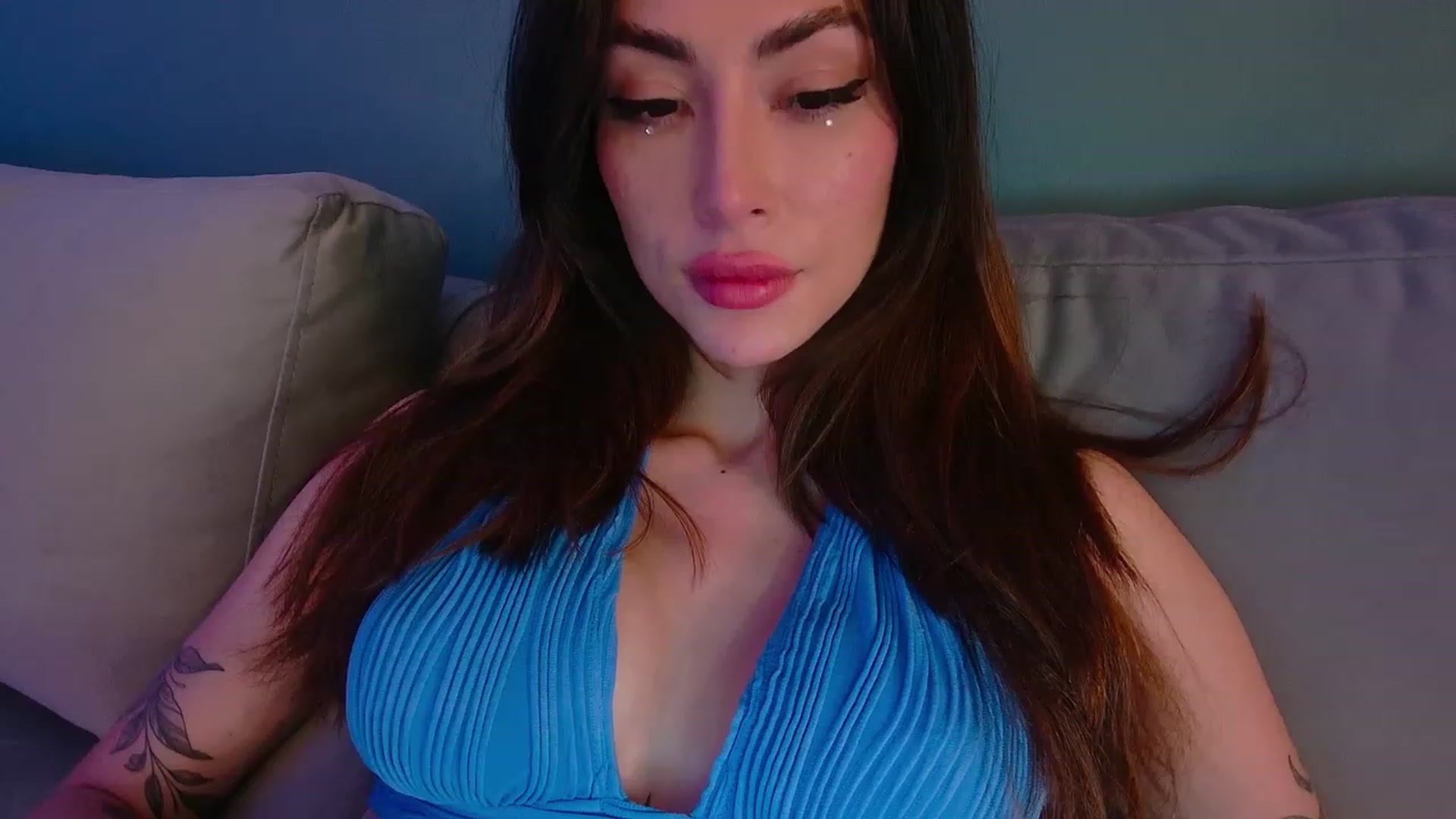 Gallery image thumbnail from YourFavGirl_'s myfreecams stream on, 12/21/2023, 04:52 image 10 of 20