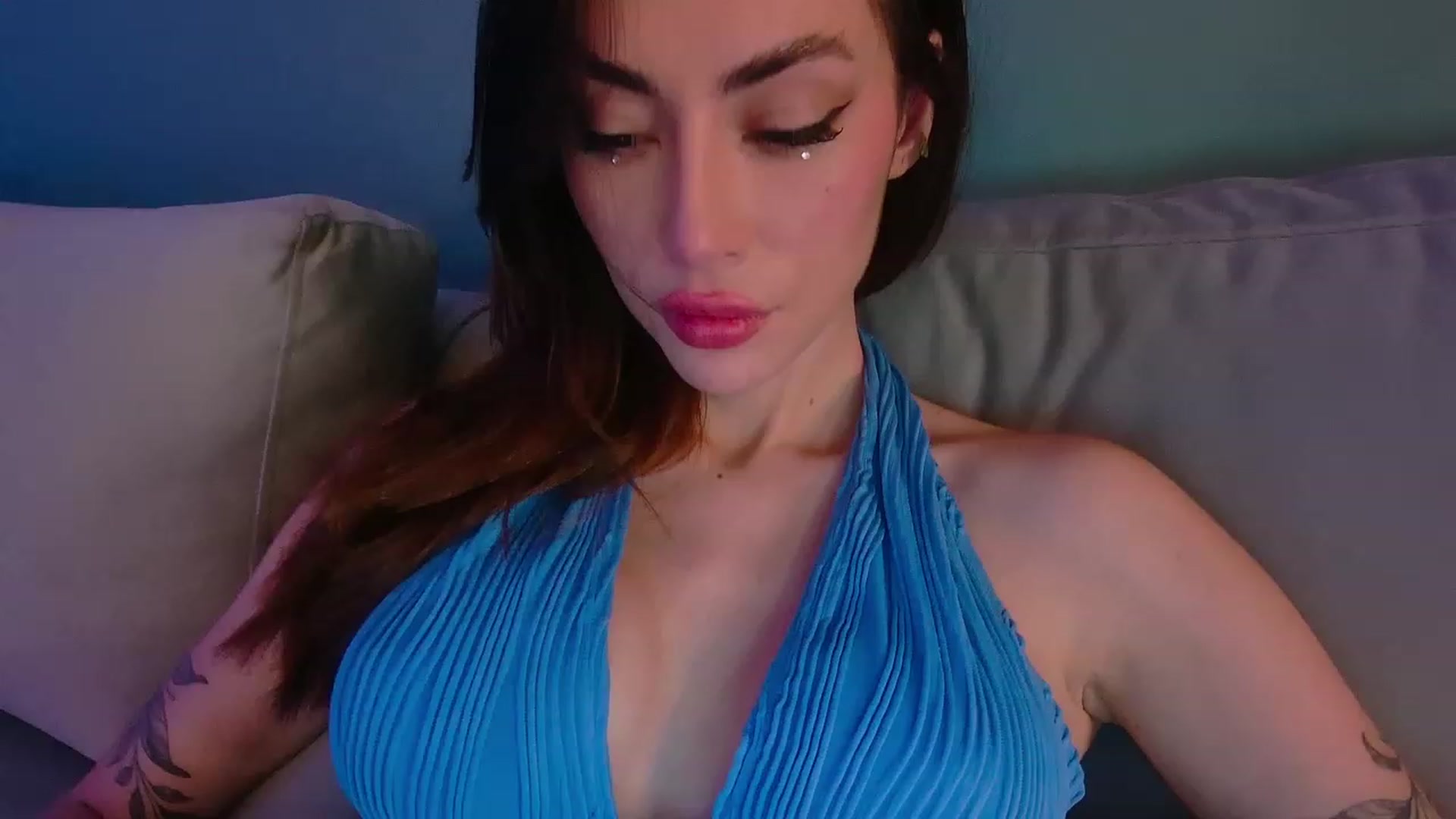 Gallery image thumbnail from YourFavGirl_'s myfreecams stream on, 12/21/2023, 04:52 image 8 of 20
