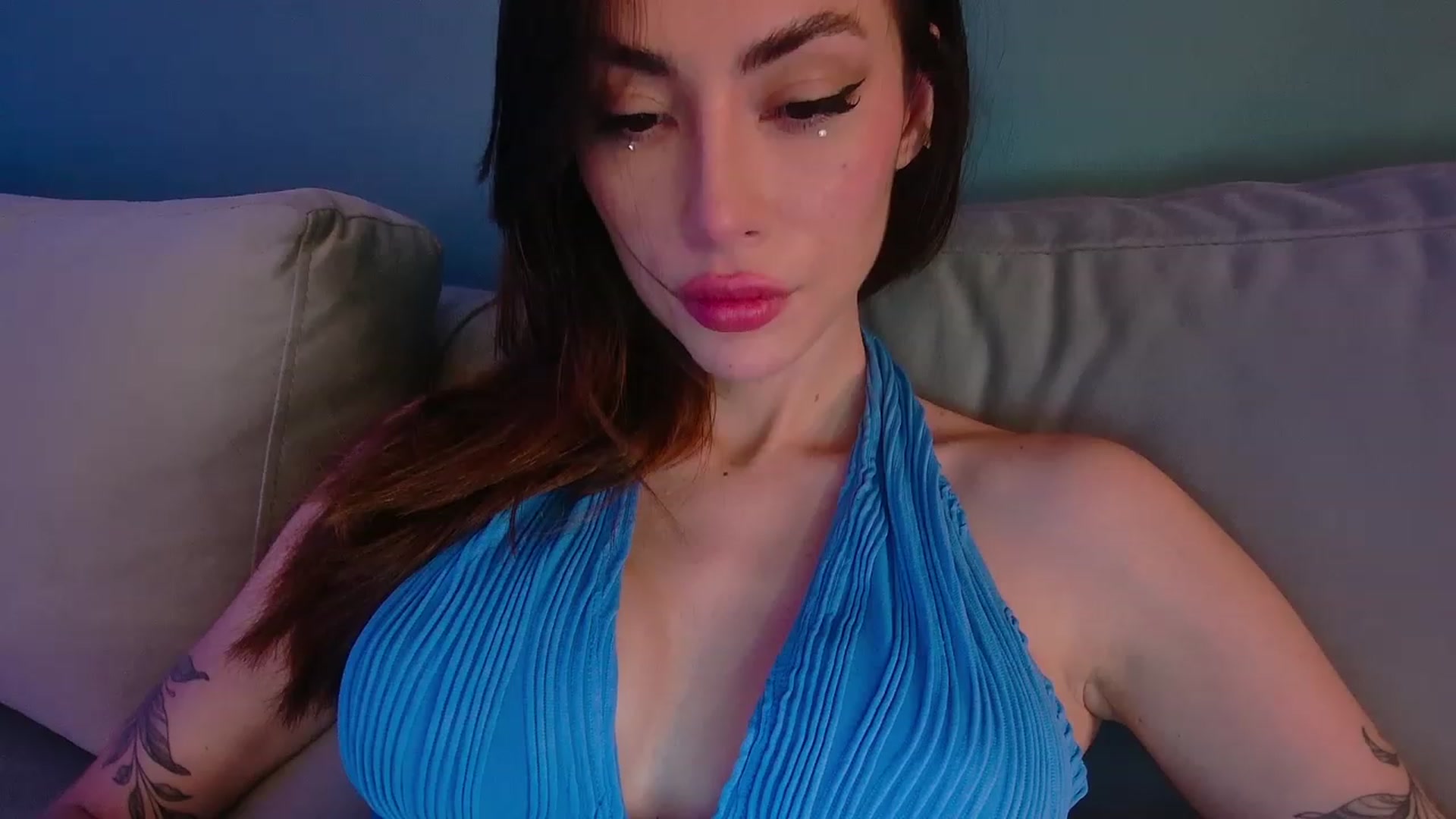Gallery image thumbnail from YourFavGirl_'s myfreecams stream on, 12/21/2023, 04:52 image 9 of 20