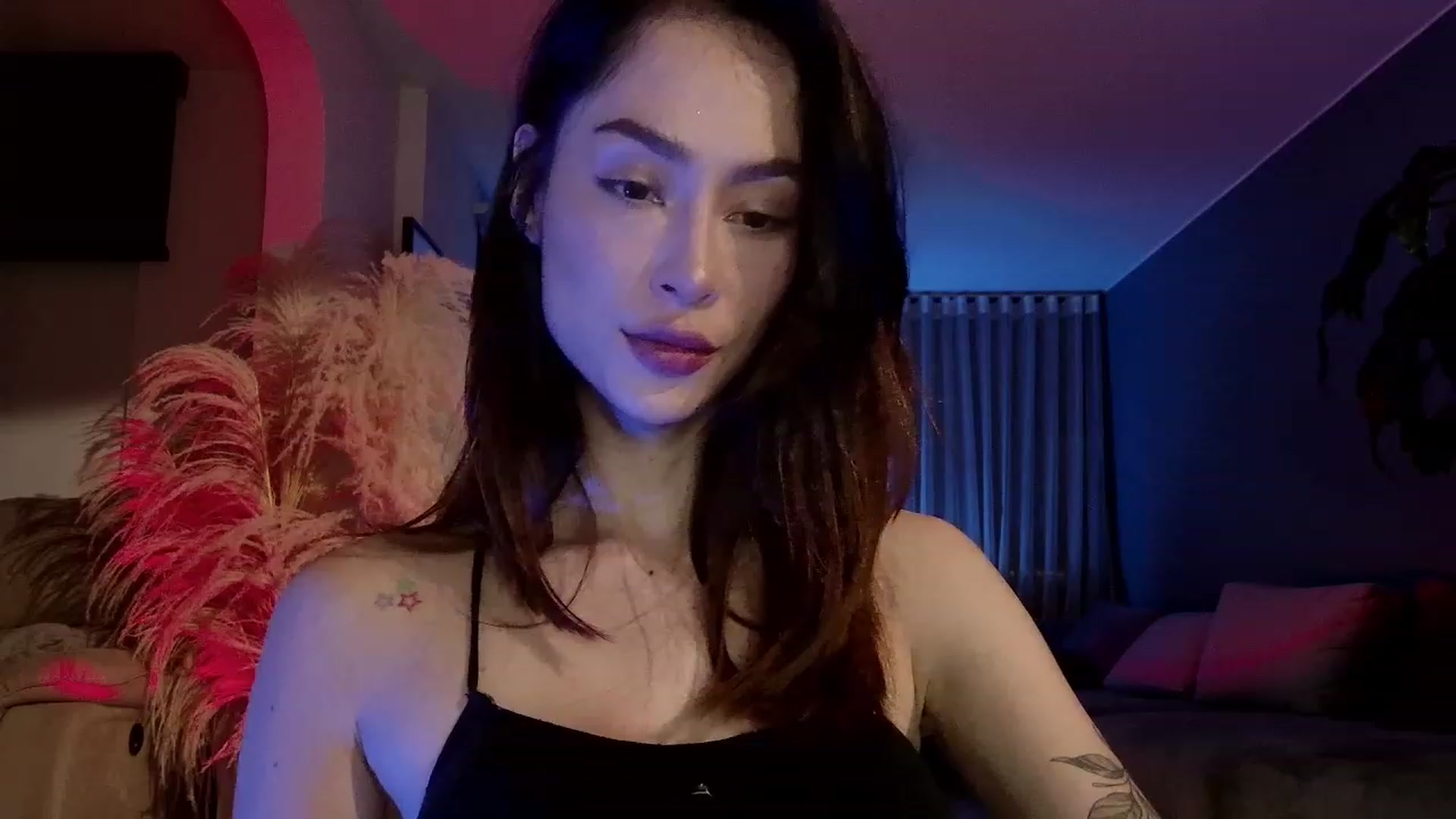 Gallery image thumbnail from YourFavGirl_'s myfreecams stream on, 01/13/2024, 04:12 image 7 of 20