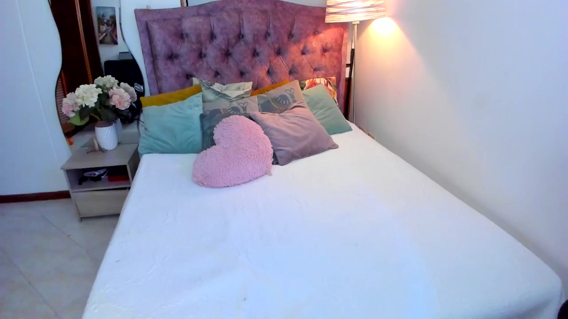Gallery image thumbnail from YourFavGirl_'s myfreecams stream on, 05/03/2024, 02:48 image 5 of 20